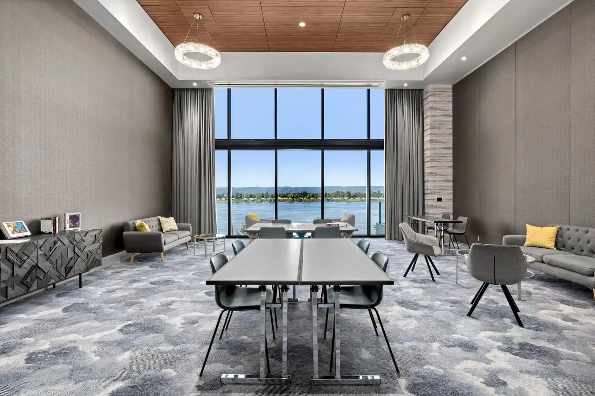 Property building in Hotel Indigo Vancouver Dwtn - Portland Area by IHG Property building in Hotel Indigo Vancouver Dwtn - Portland Area by IHG