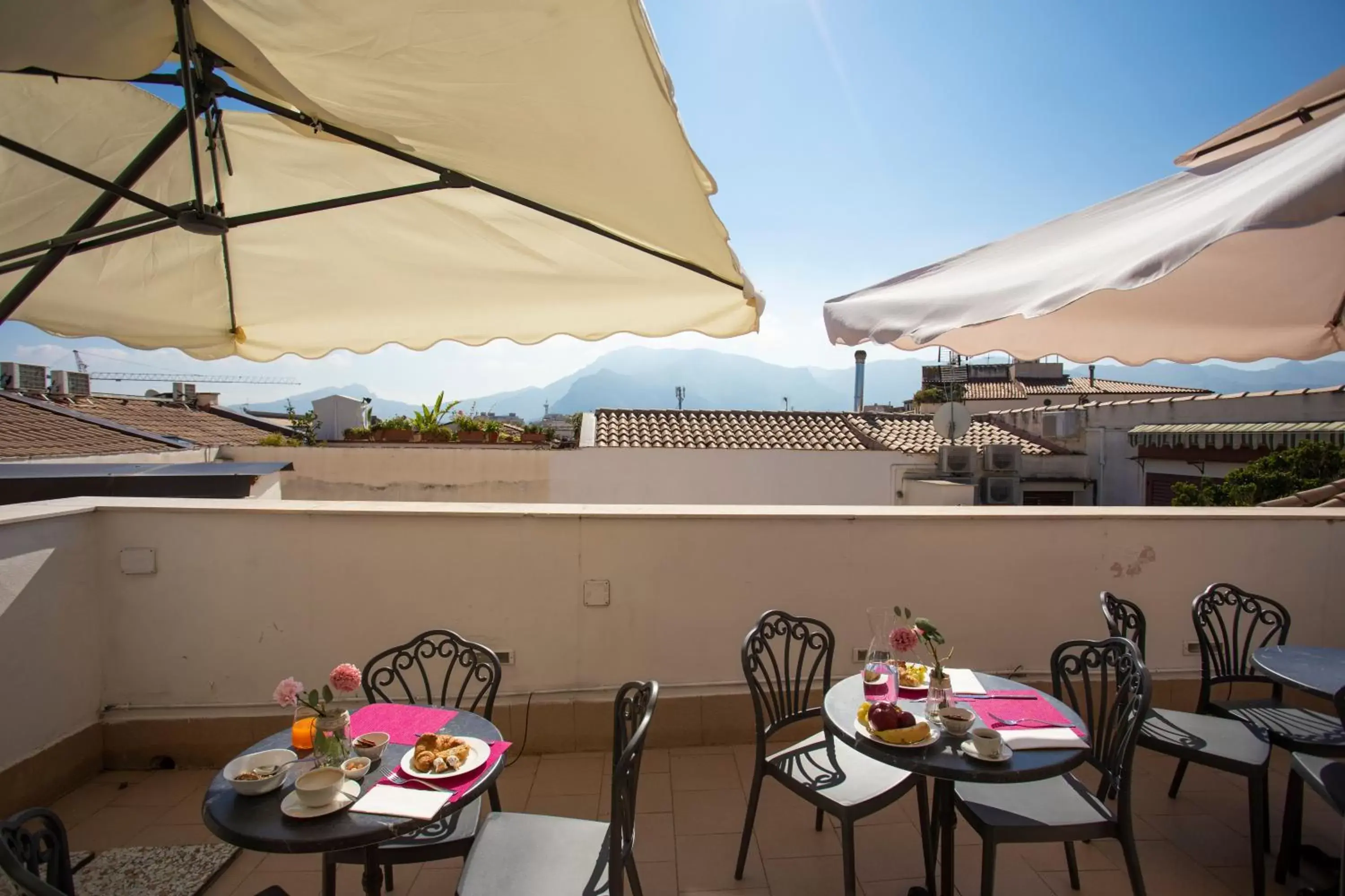 Balcony/Terrace, Restaurant/Places to Eat in Dimora Sinibaldi