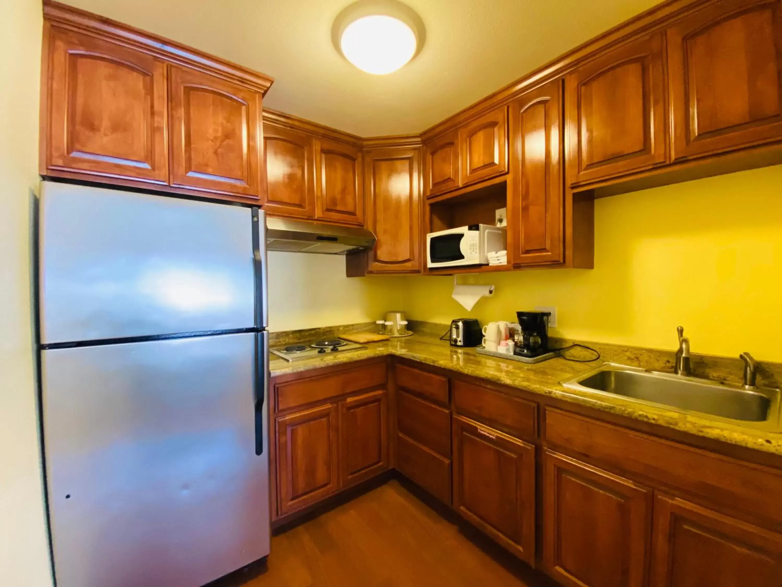 Kitchen or kitchenette, Kitchen/Kitchenette in Monterey Bay Lodge