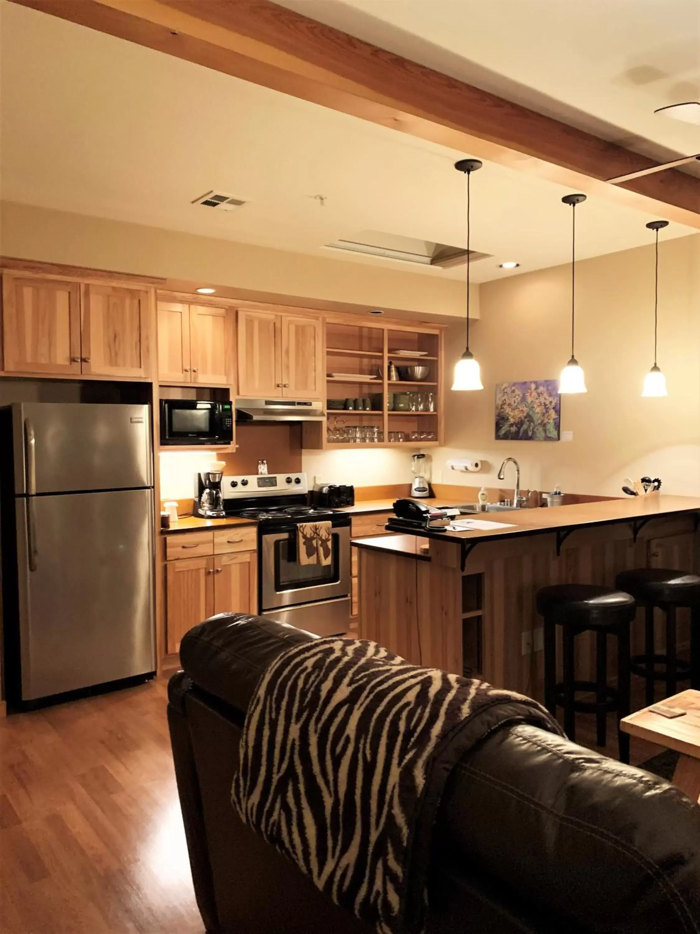 Kitchen or kitchenette, Kitchen/Kitchenette in Twisp River Suites