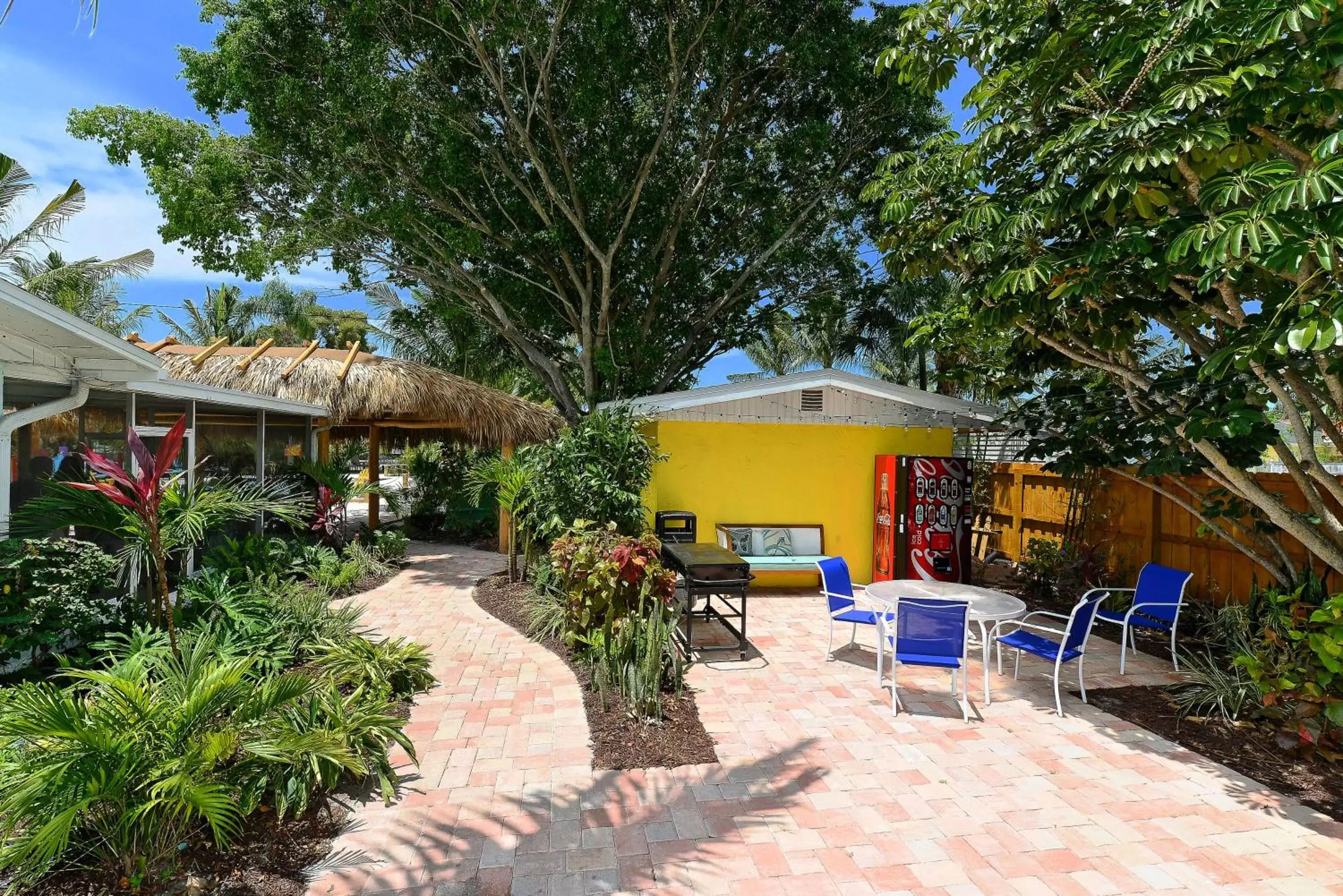 BBQ facilities, Patio/Outdoor Area in Siesta Key Palms Resort