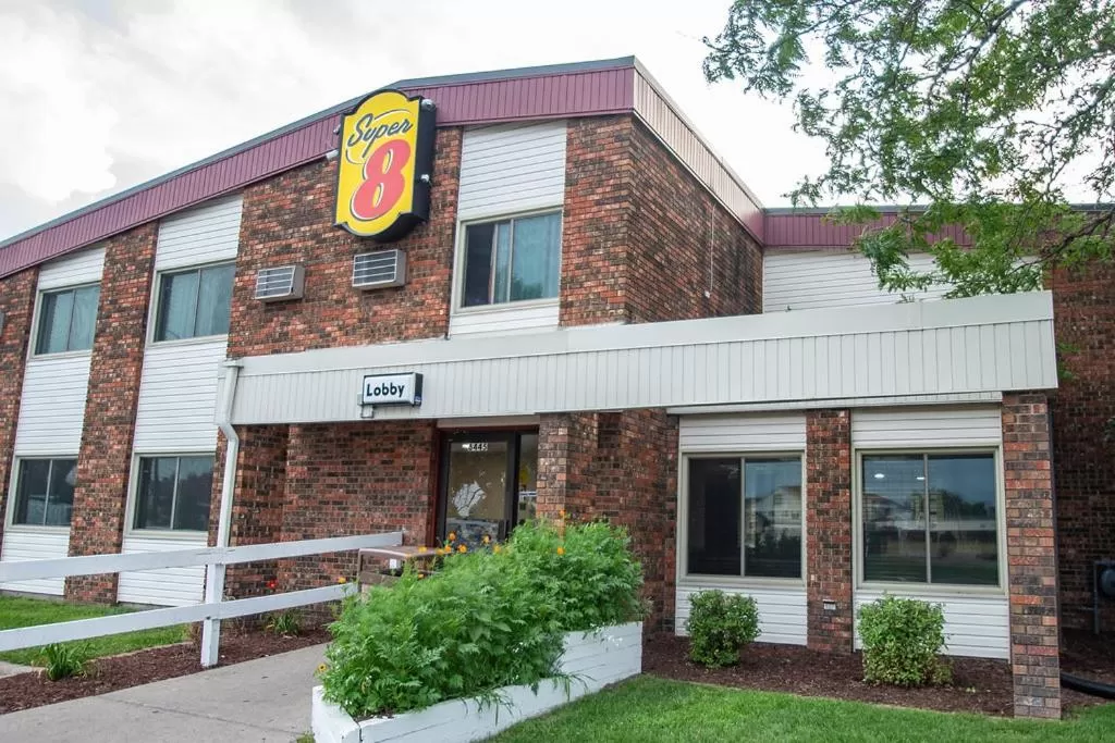 Super 8 by Wyndham Brooklyn Center/MPLS