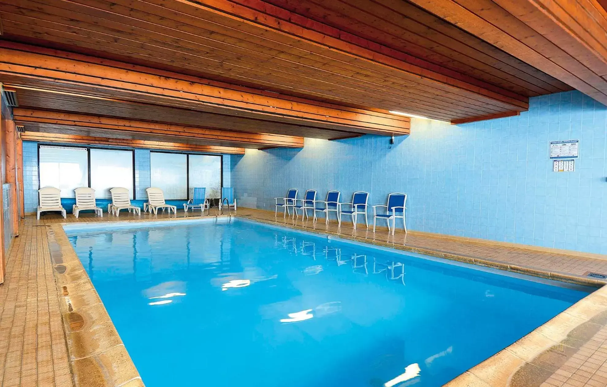 Swimming Pool in Odalys Chalet Alpina