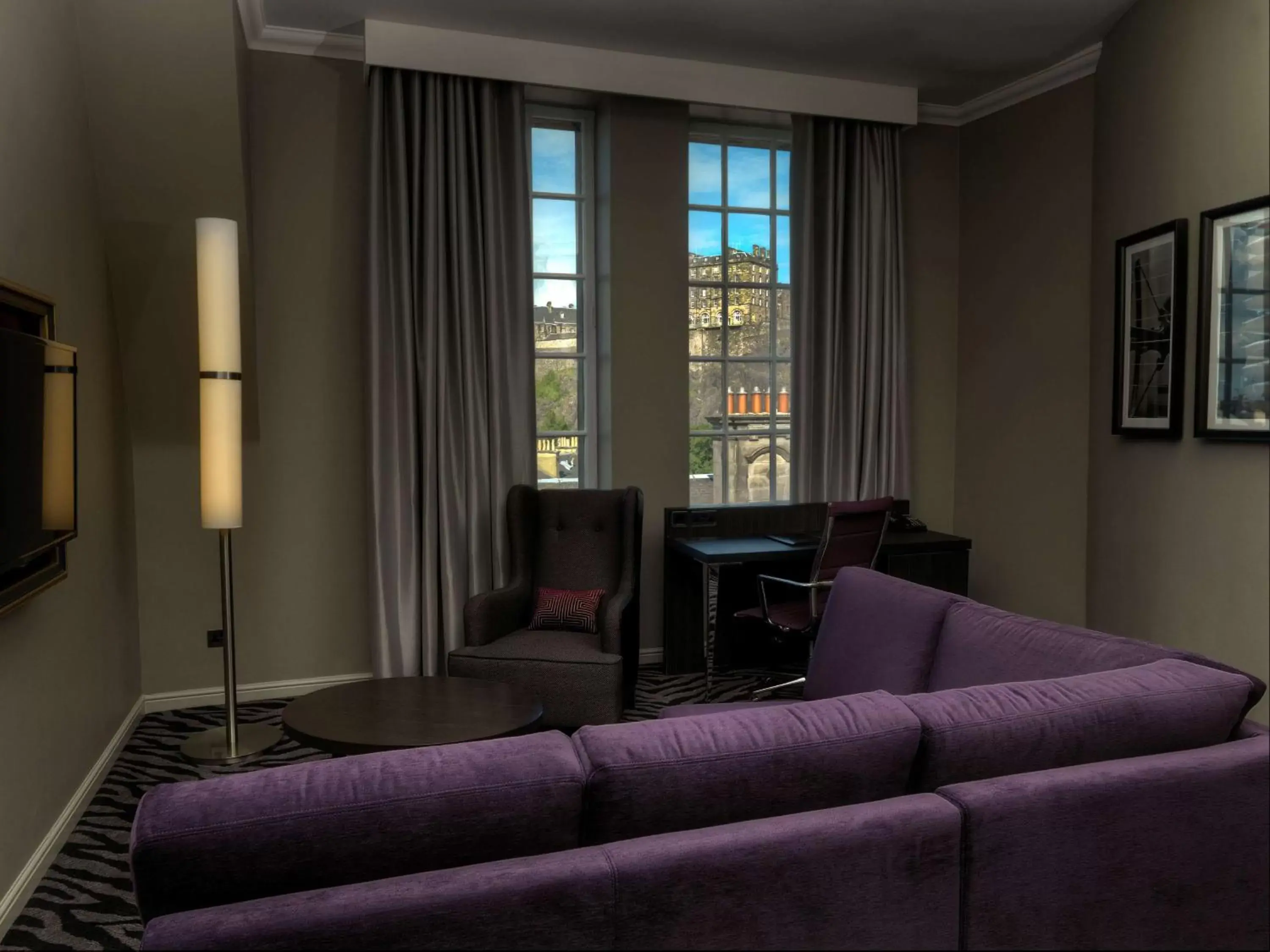 Bedroom, Seating Area in Doubletree by Hilton Edinburgh City Centre