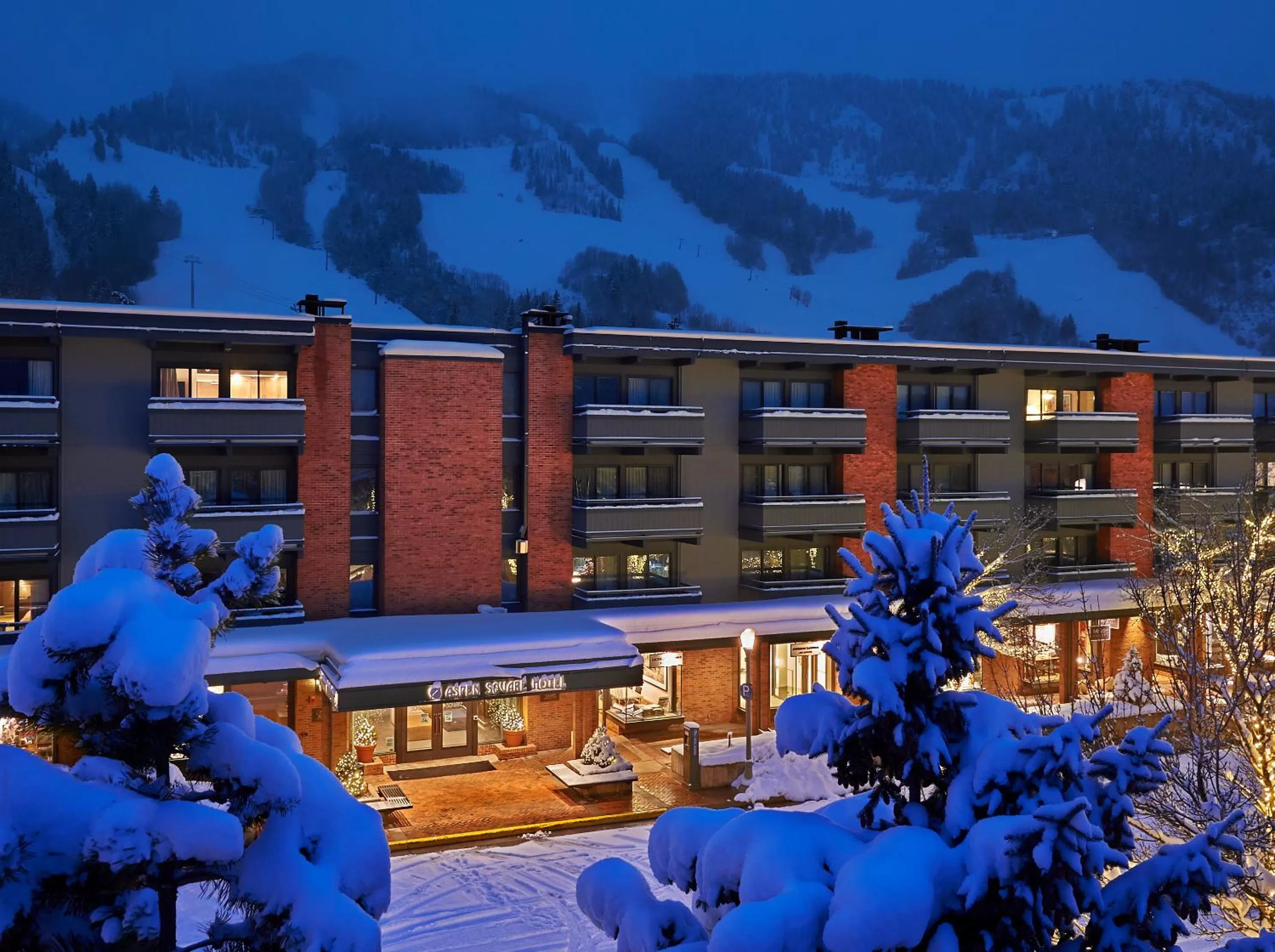 Property building in Aspen Square Condominium Hotel