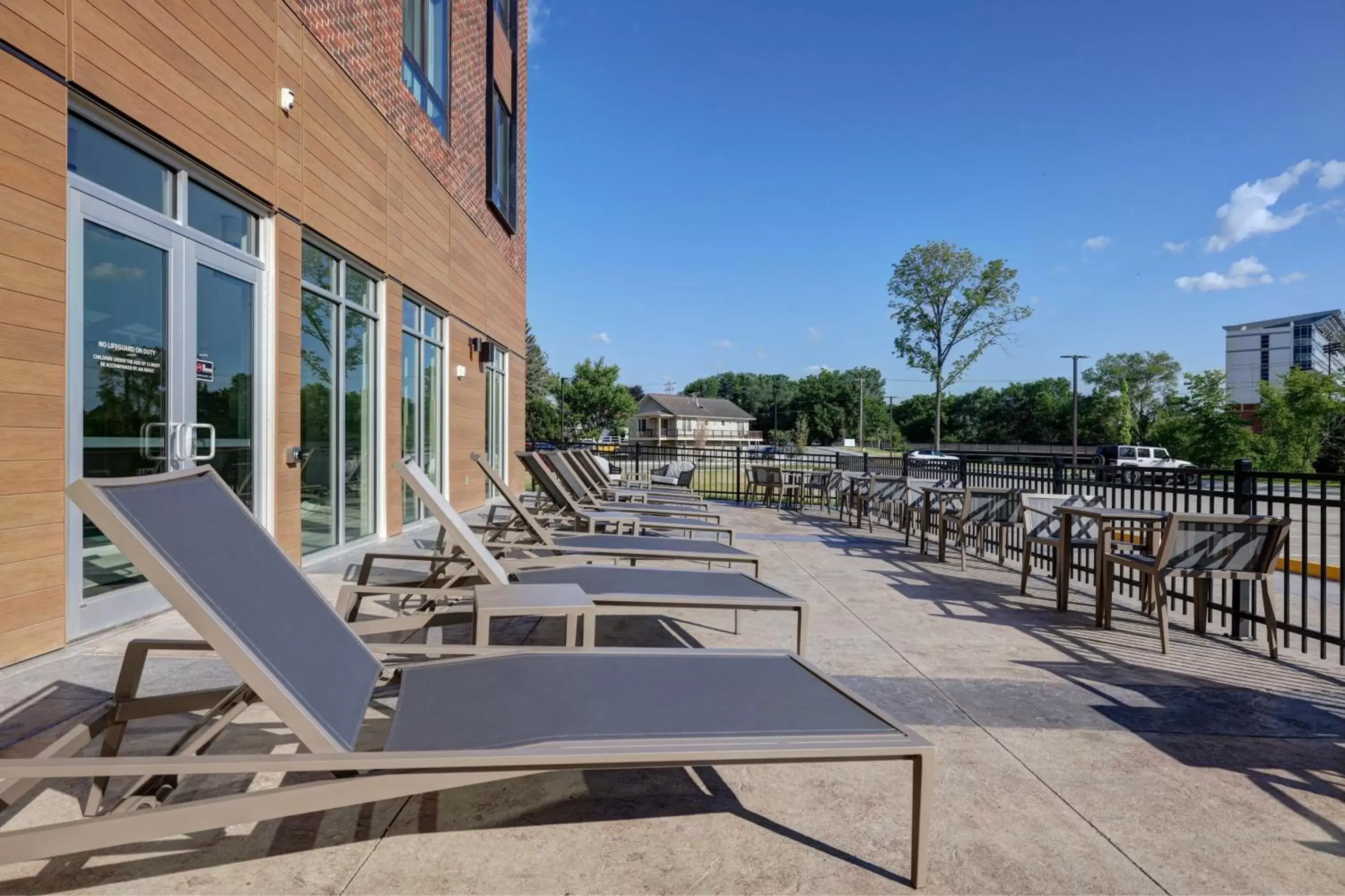 Swimming pool in Courtyard by Marriott Iowa City University Heights