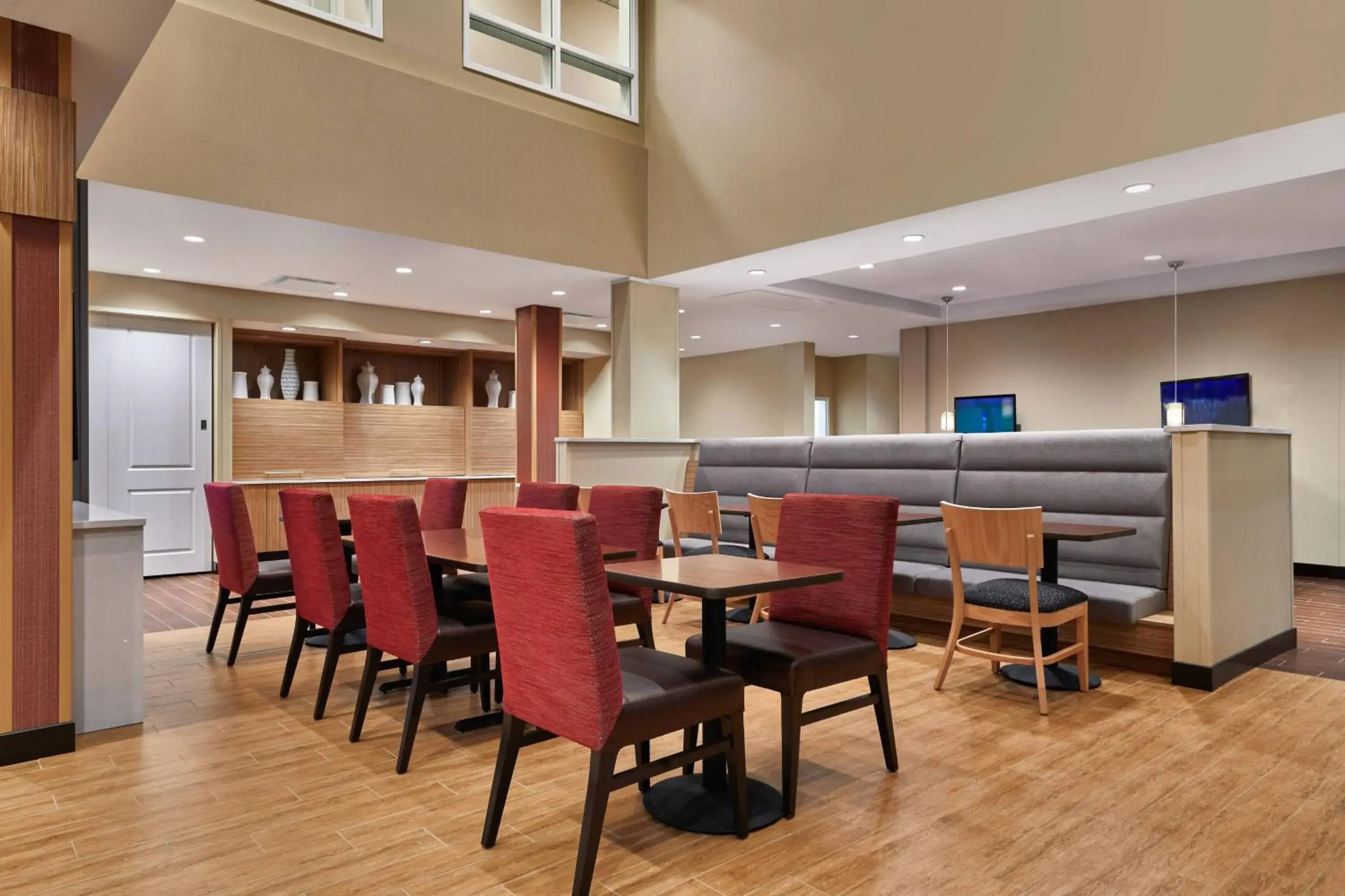 Breakfast, Restaurant/Places to Eat in TownePlace Suites by Marriott Fort McMurray