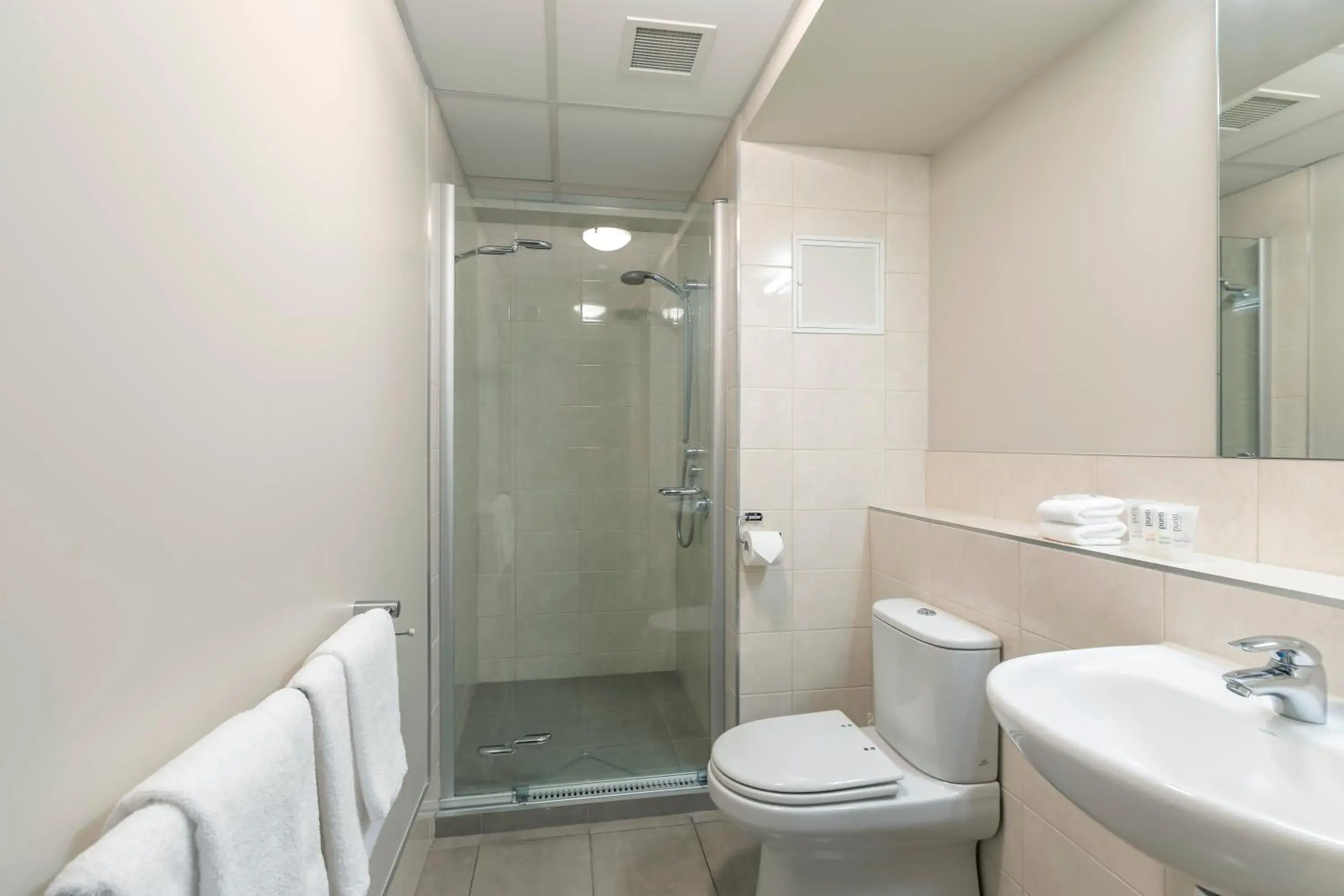 Standard Twin Room in Ramada Encore by Wyndham Palmerston North Standard Twin Room in Ramada Encore by Wyndham Palmerston North