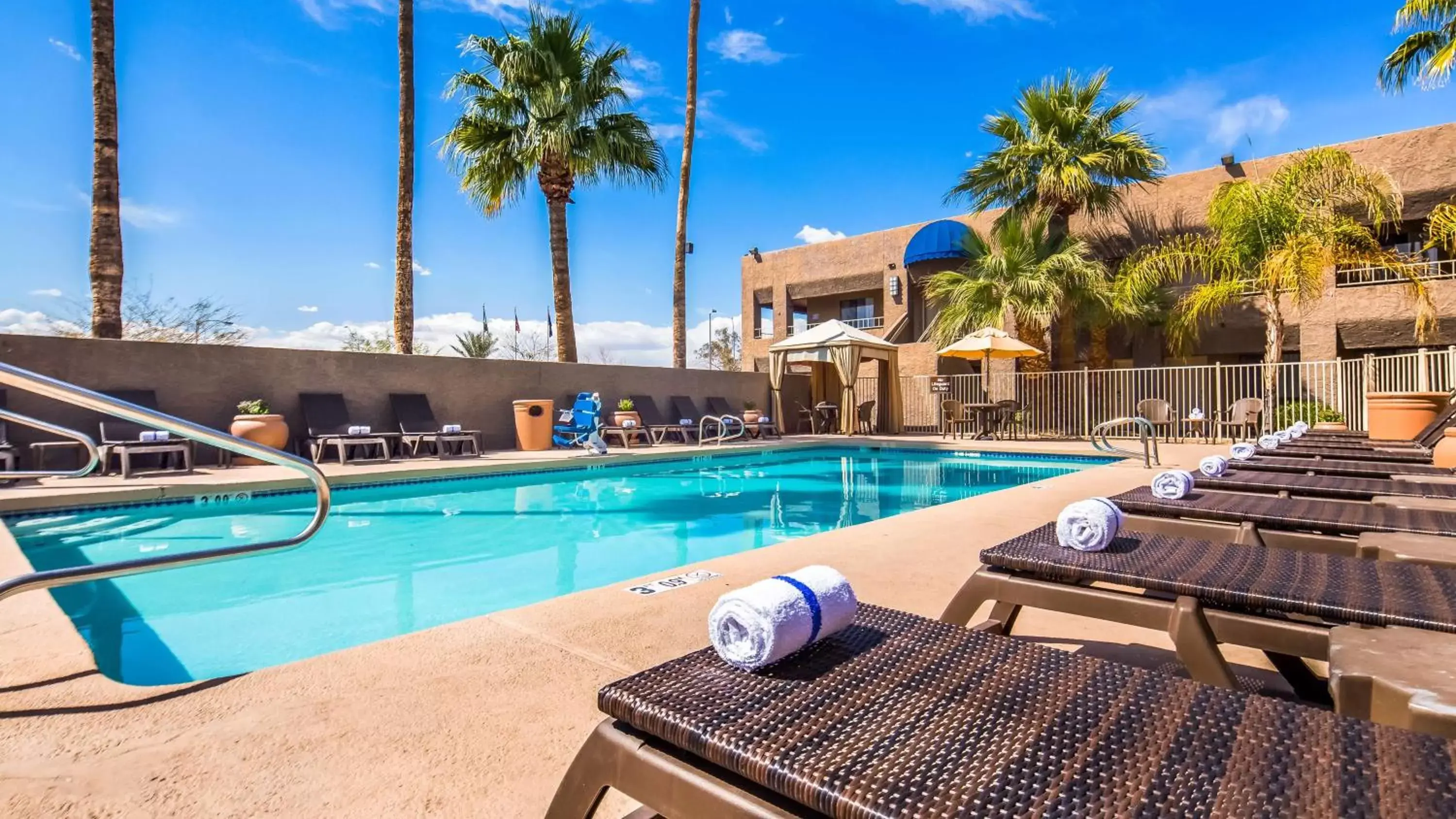 On site, Swimming Pool in Best Western InnSuites Phoenix Hotel & Suites