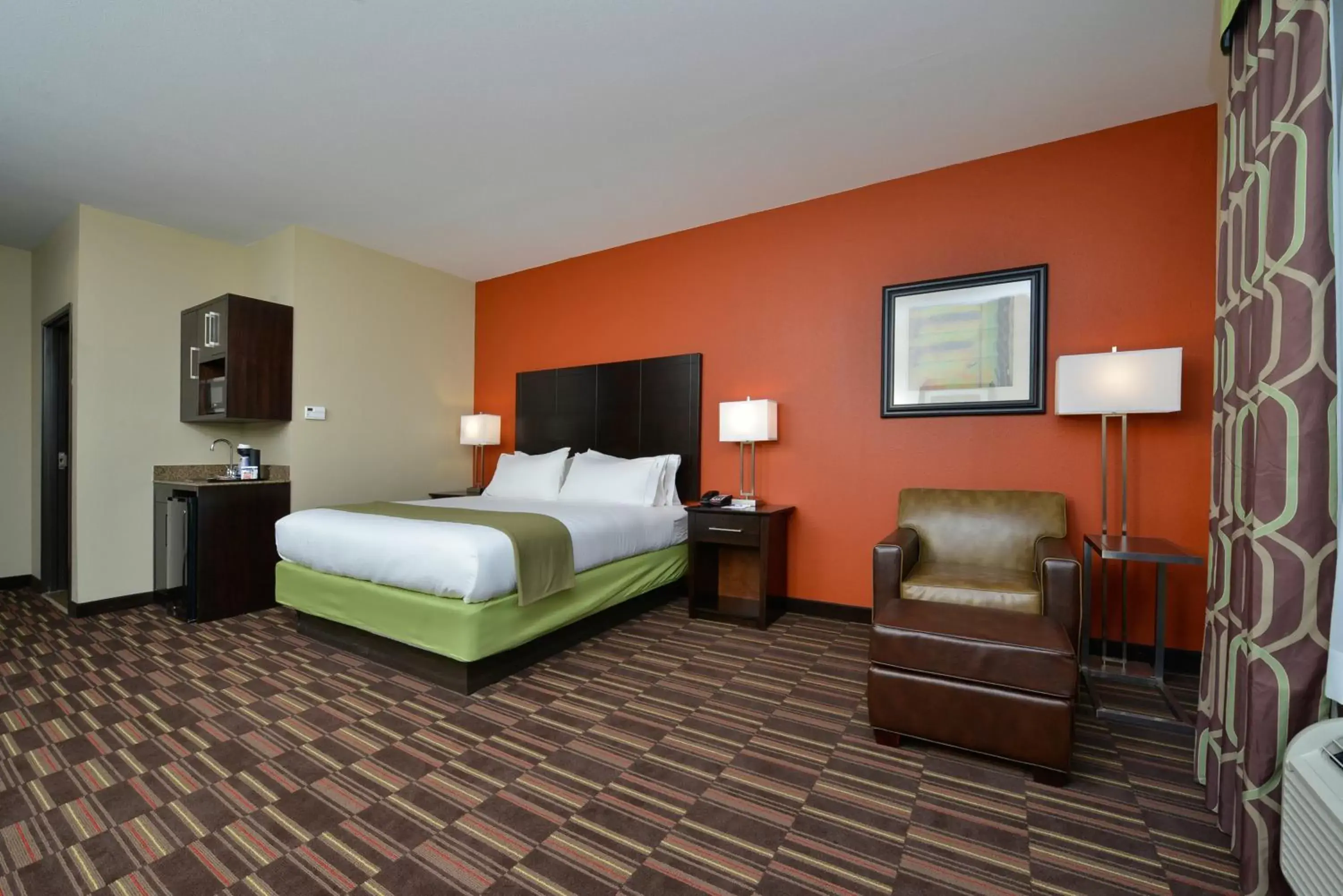 Photo of the whole room in Holiday Inn Express Alva, an IHG Hotel