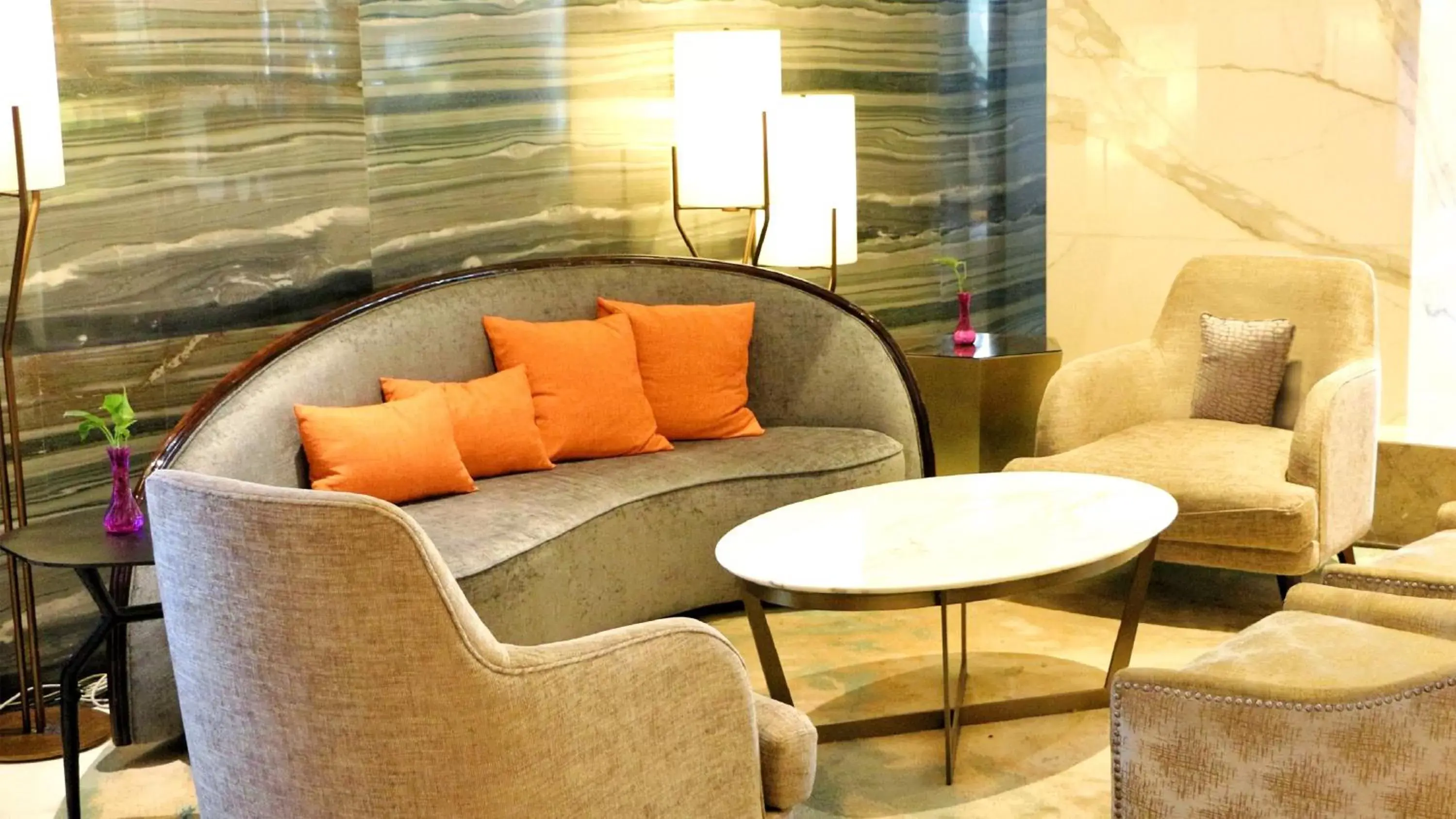 Lounge or bar, Seating Area in Holiday Inn Nanjing Xuanwu Lake, an IHG Hotel