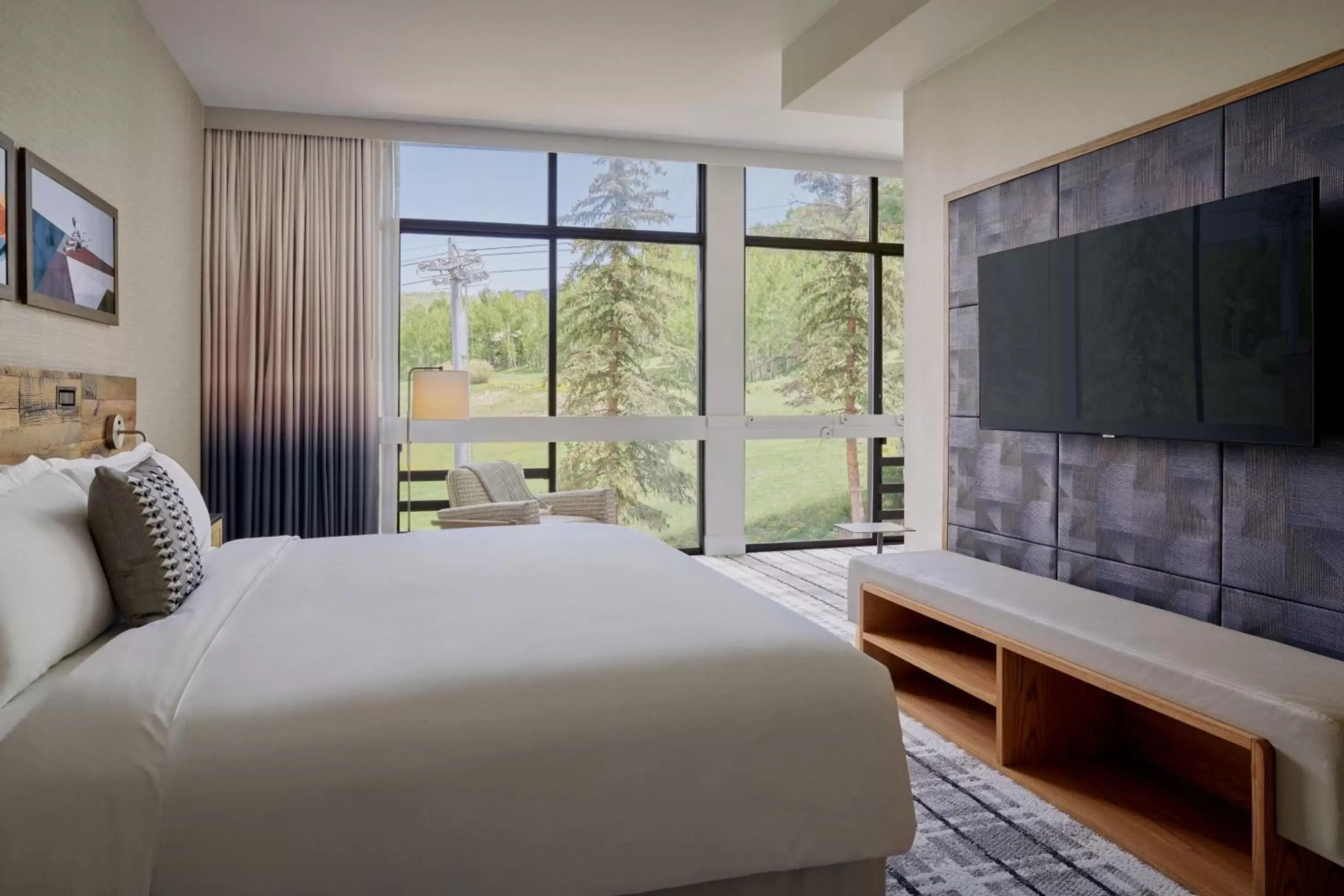 Bedroom, Bed in Viewline Resort Snowmass, Autograph Collection