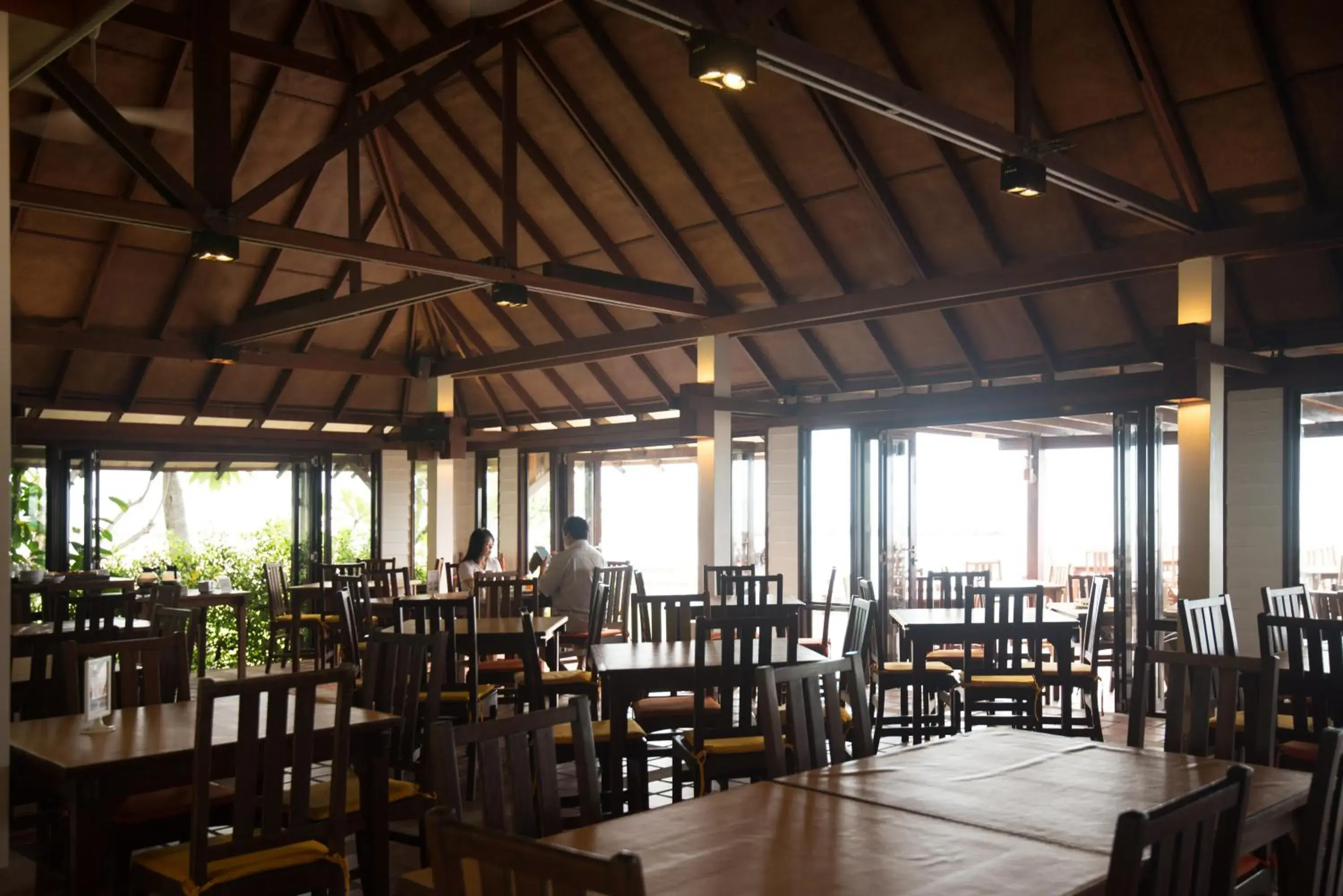 Restaurant/Places to Eat in Fisherman's Resort