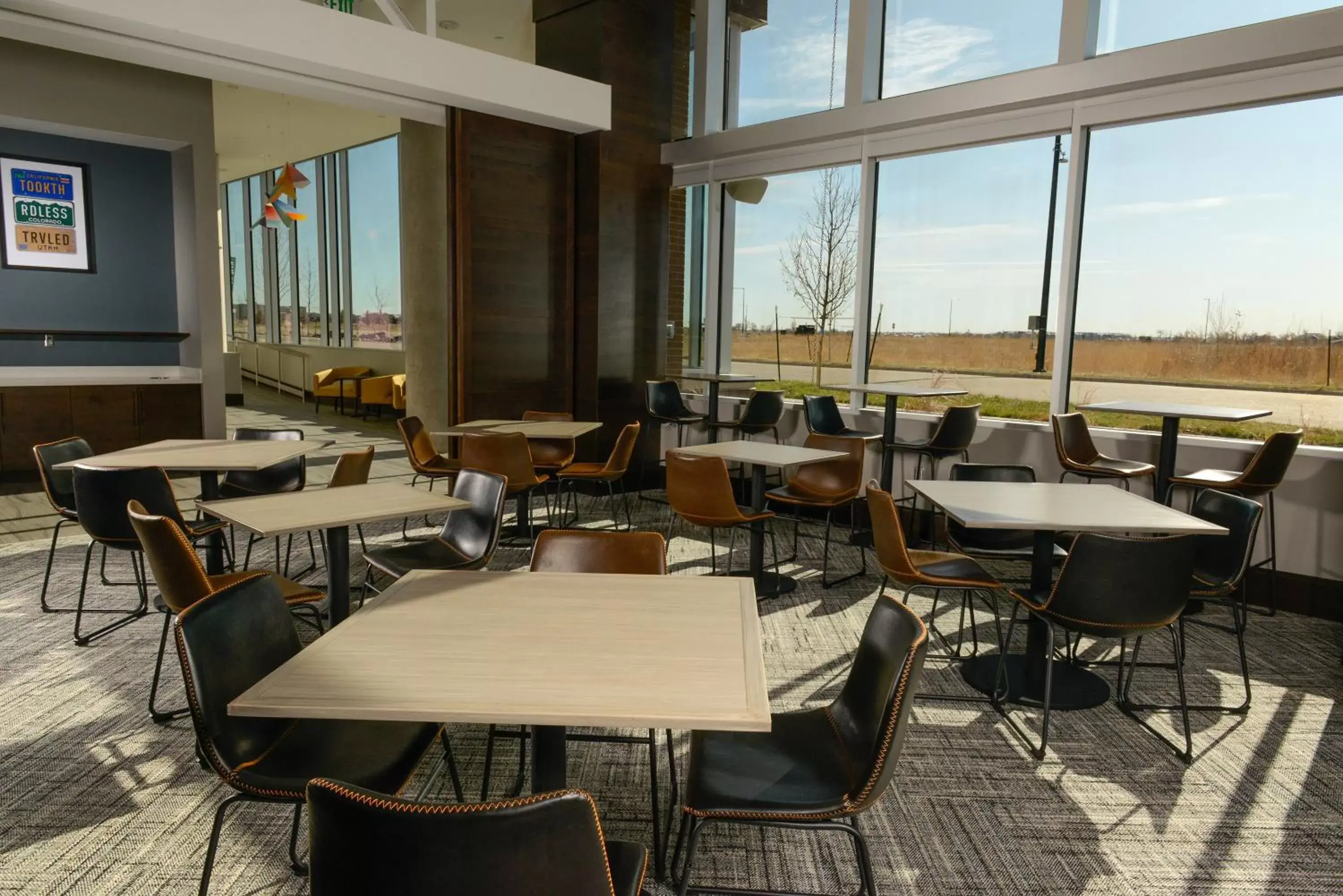 Lounge or bar, Restaurant/Places to Eat in Hyatt Place Pena Station/Denver Airport