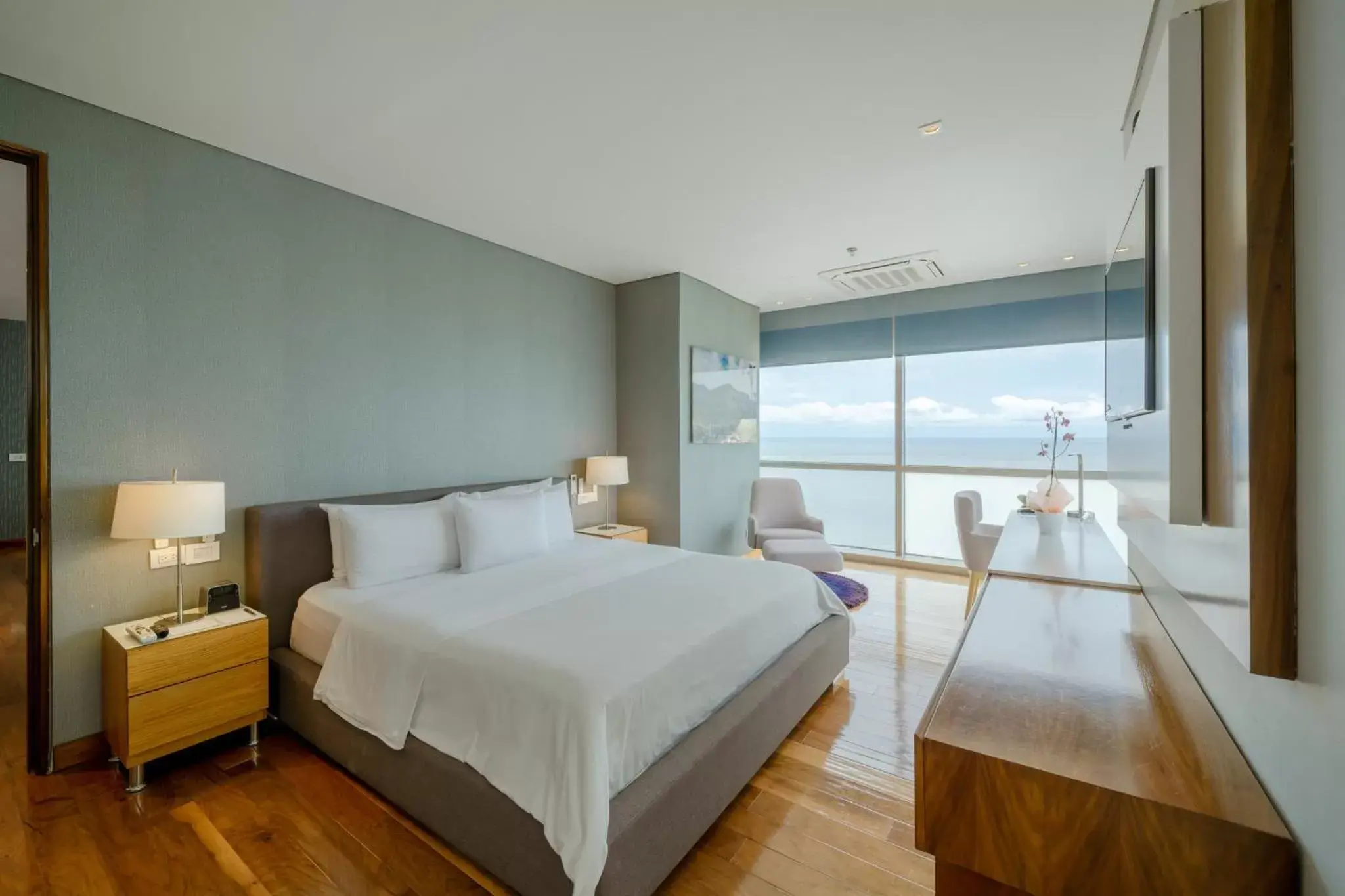 Bedroom, Bed in Hotel InterContinental Cartagena, an IHG Hotel