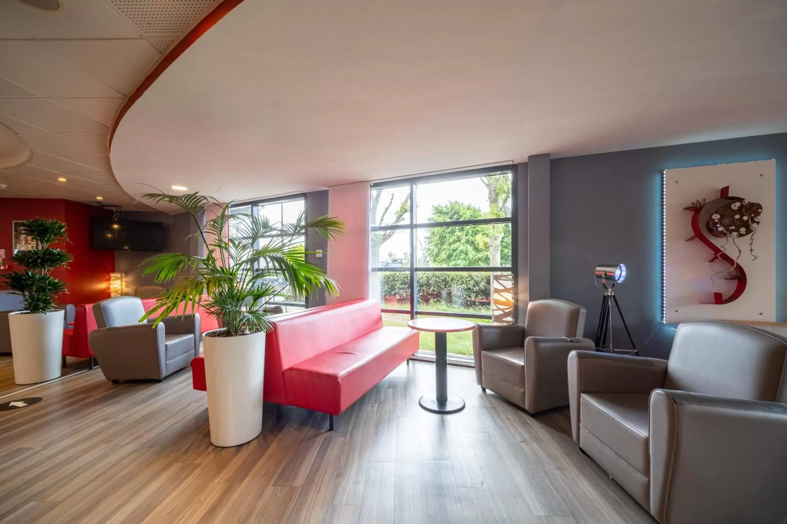 Communal lounge/ TV room, Seating Area in B&B HOTEL Calais Terminal Cité Europe 3 étoiles