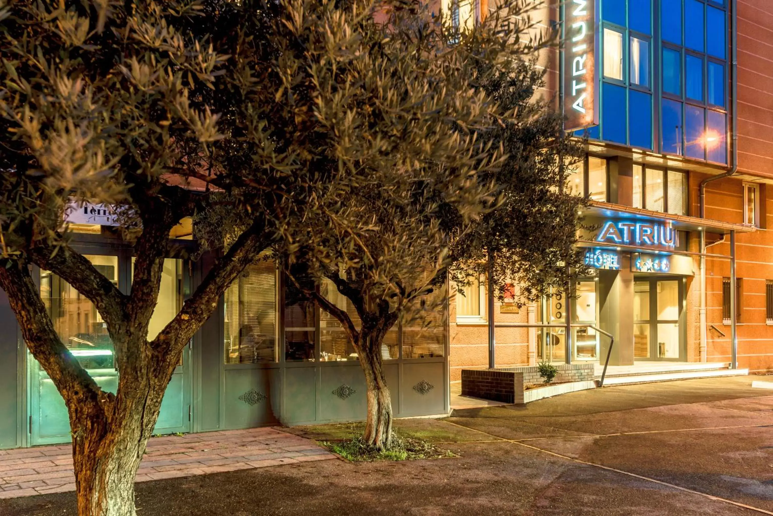 Facade/entrance, Property Building in Atrium Hôtel Valence Ville