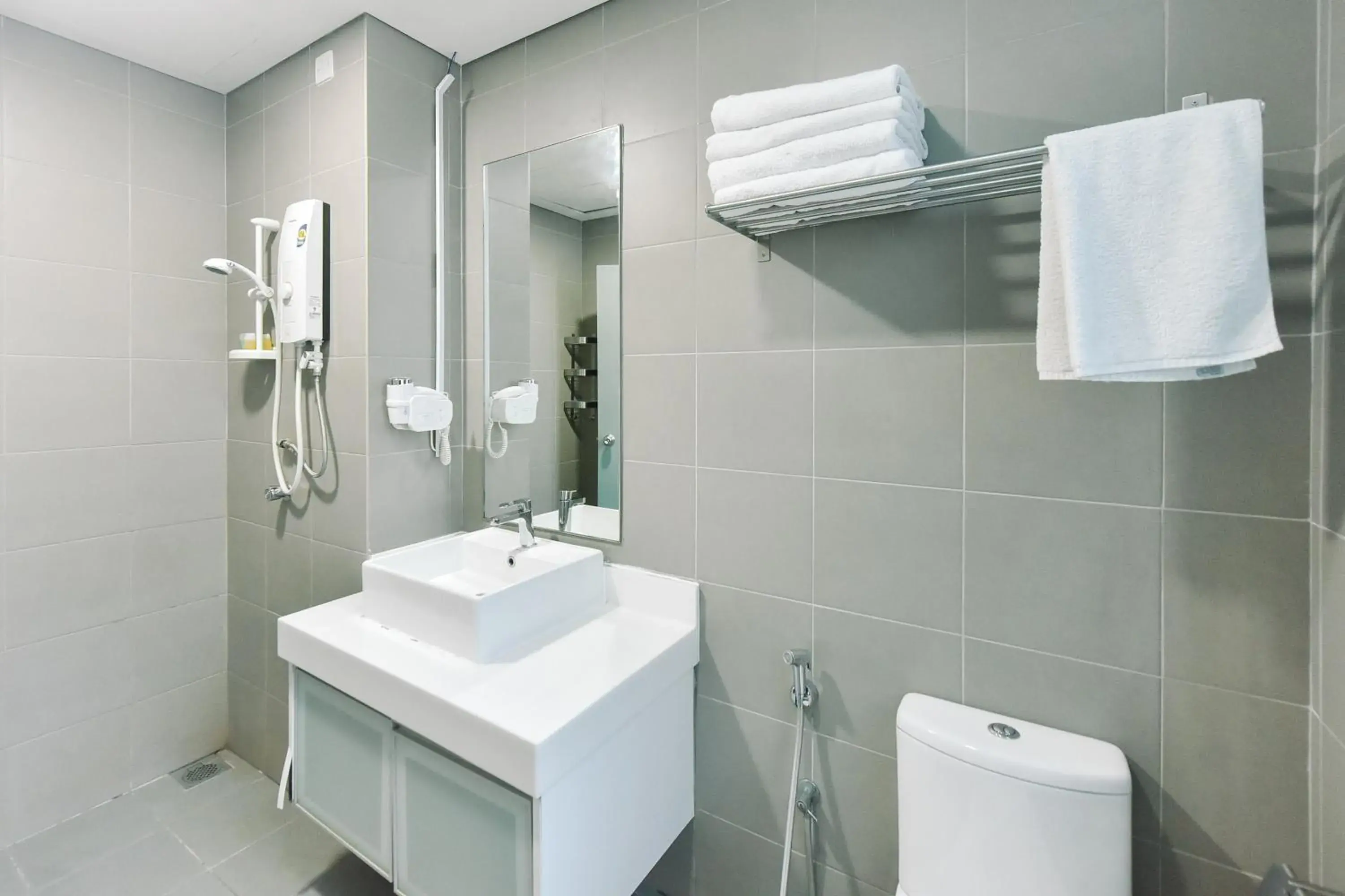 Bathroom in Summer Suites Residences by Subhome Bathroom in Summer Suites Residences by Subhome