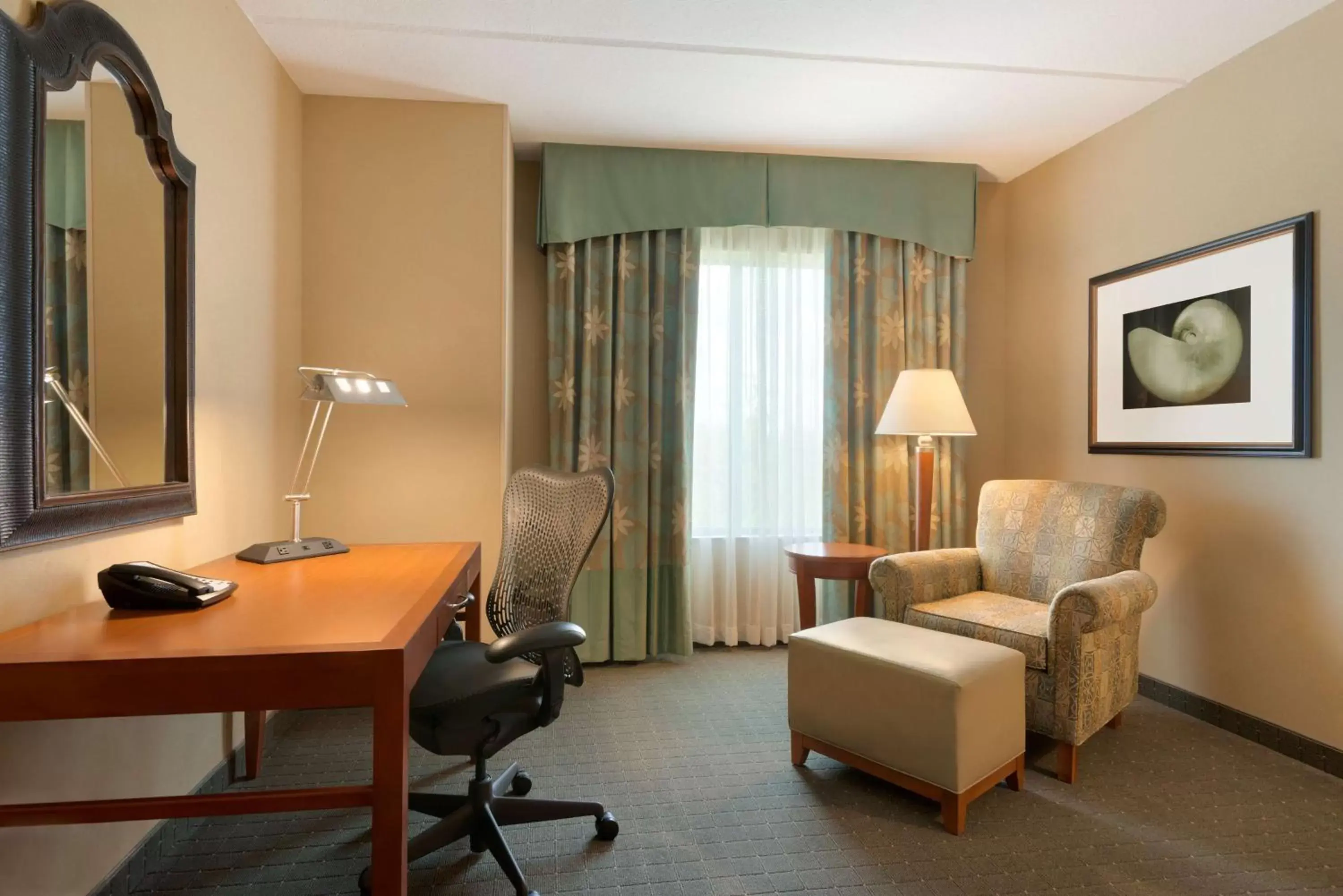 Bed, Seating Area in Hilton Garden Inn Palm Coast Town Center