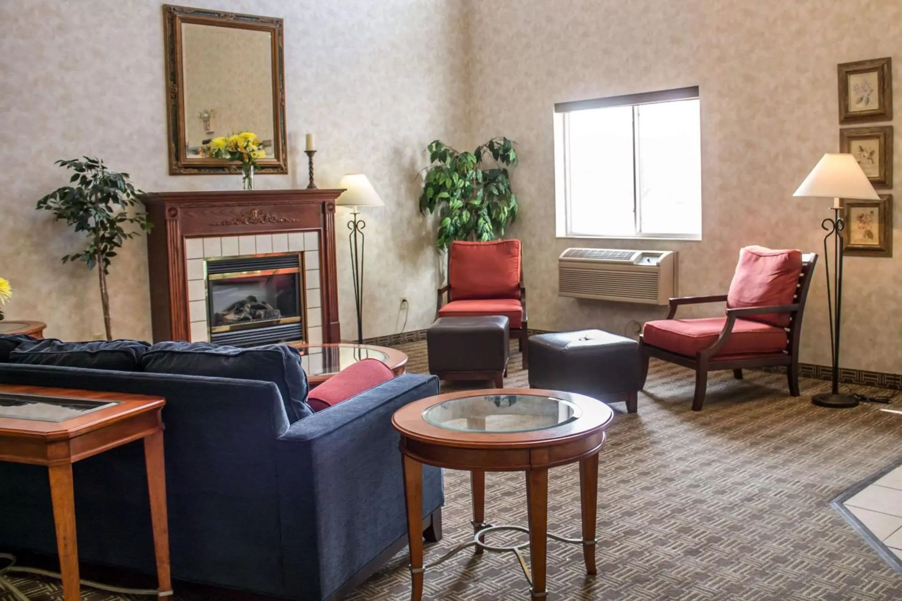 Lobby or reception, Seating Area in Comfort Inn & Suites Fremont