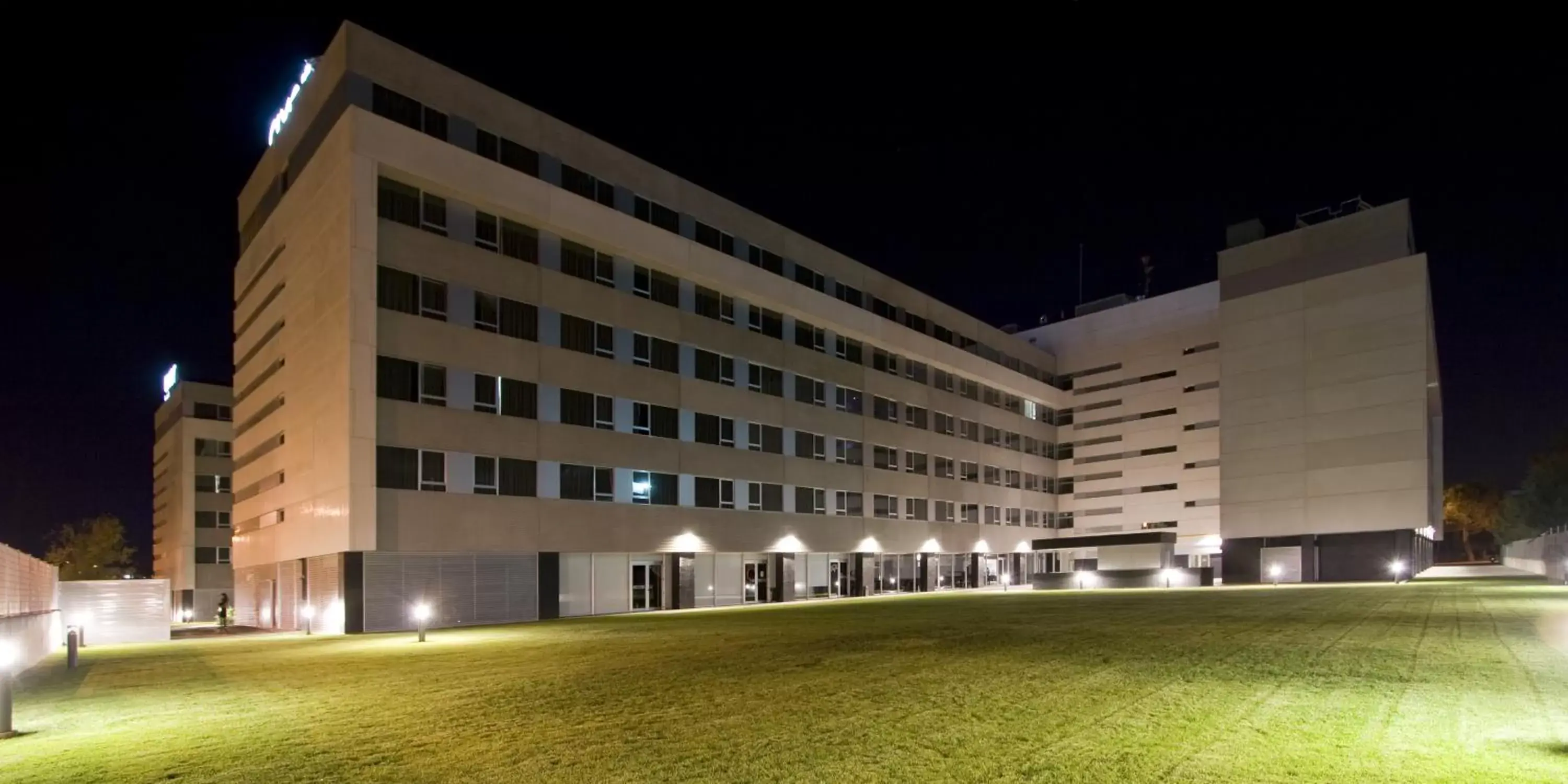 Facade/entrance in Axor Feria Facade/entrance in Axor Feria