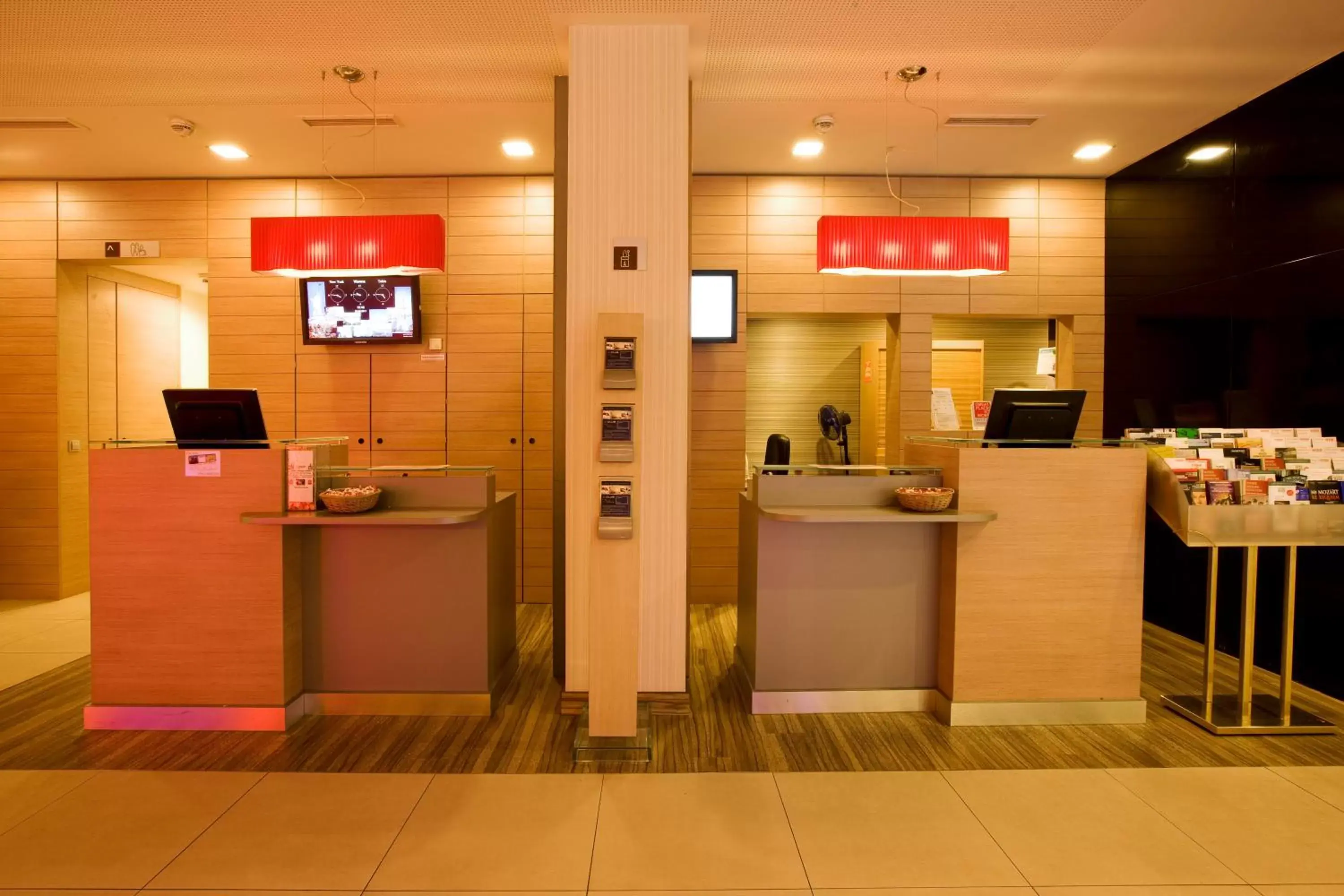 Lobby or reception in Ibis Wien Messe