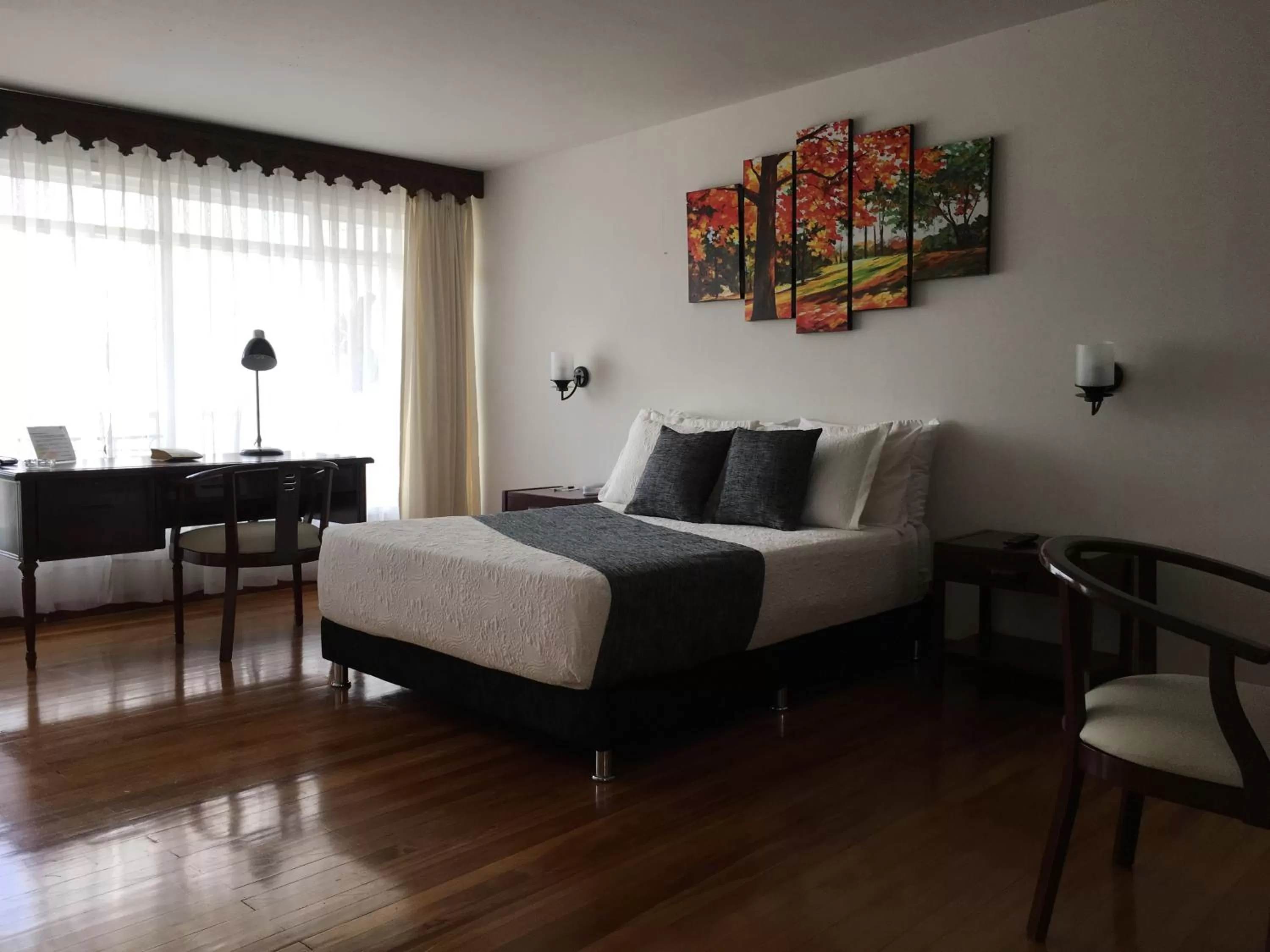 Bed, Seating Area in Hotel Regine's Manizales
