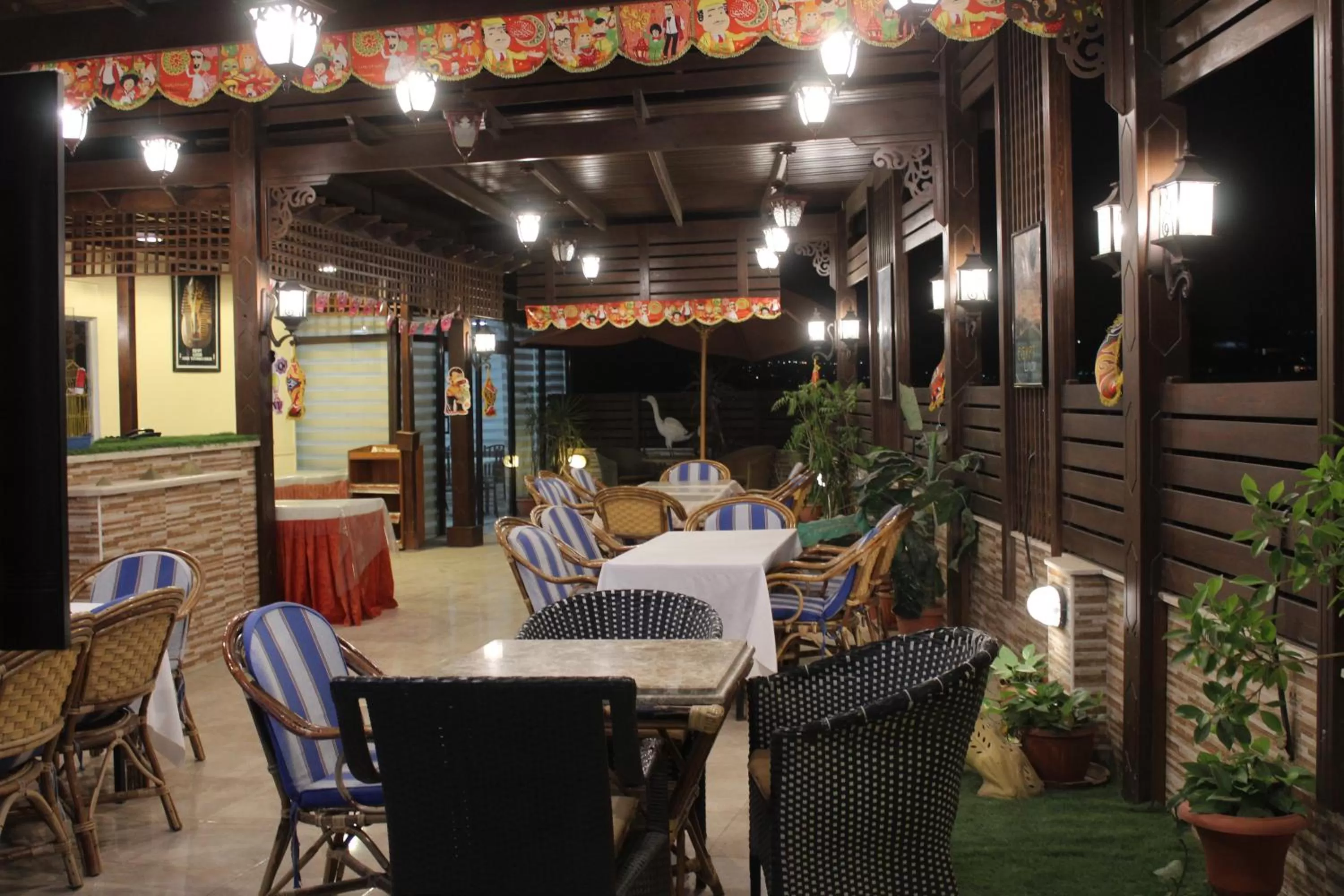 Restaurant/places to eat in Amin Hotel