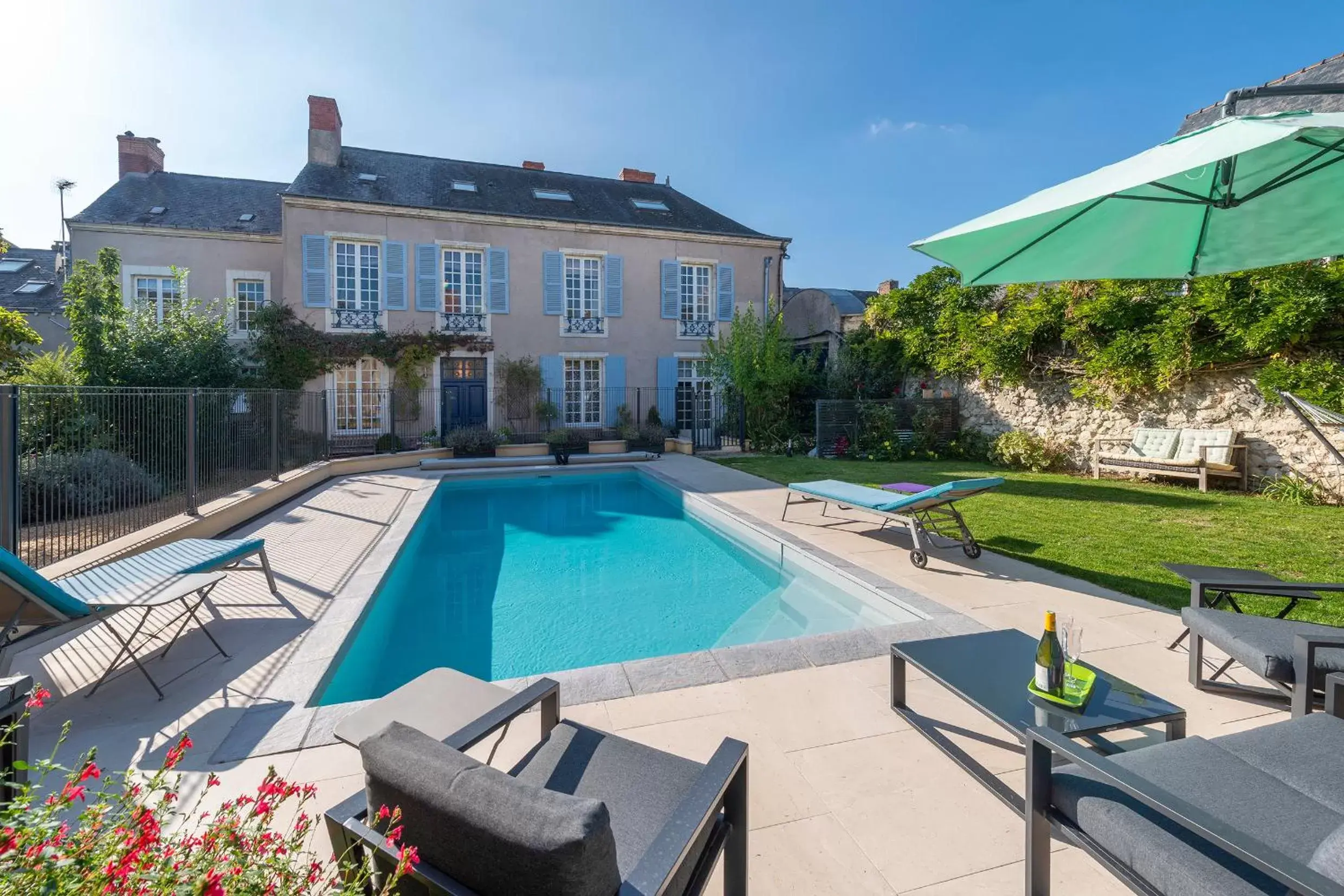 Property building, Swimming Pool in 5 Grande Rue