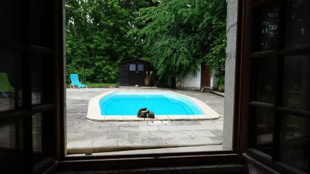 Swimming pool, Pool View in chambre du jura