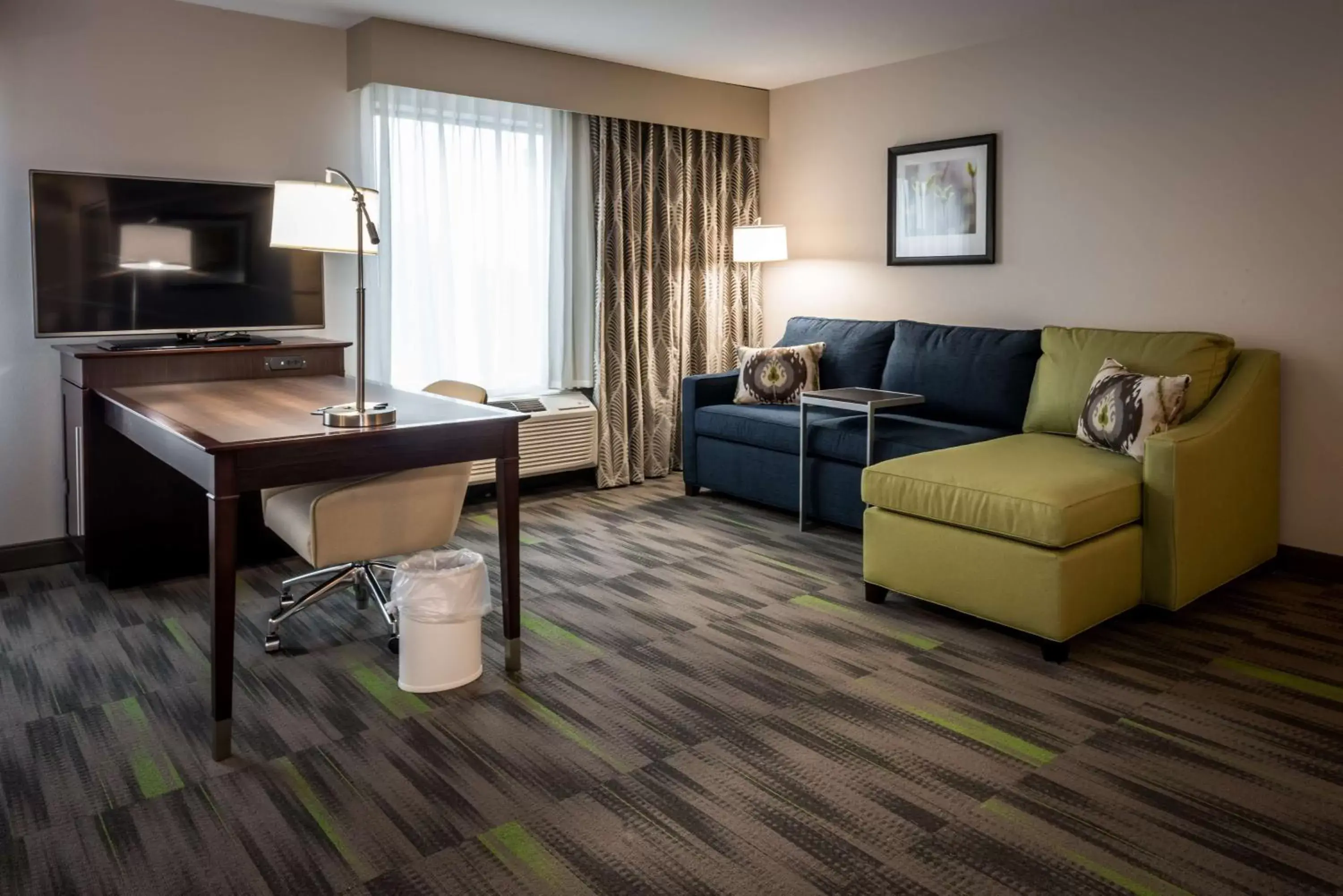 Living room, Seating Area in Hampton Inn & Suites By Hilton Hammond, In