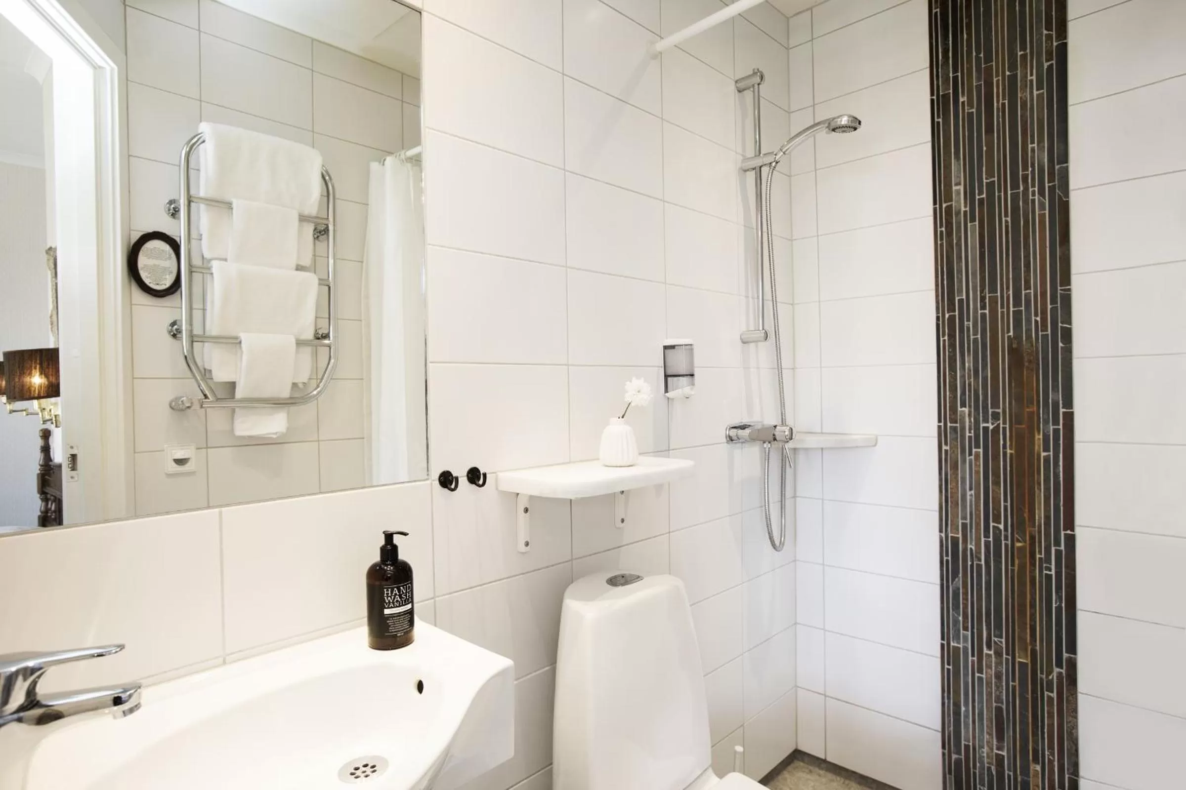 Shower in Hotell Breda Blick