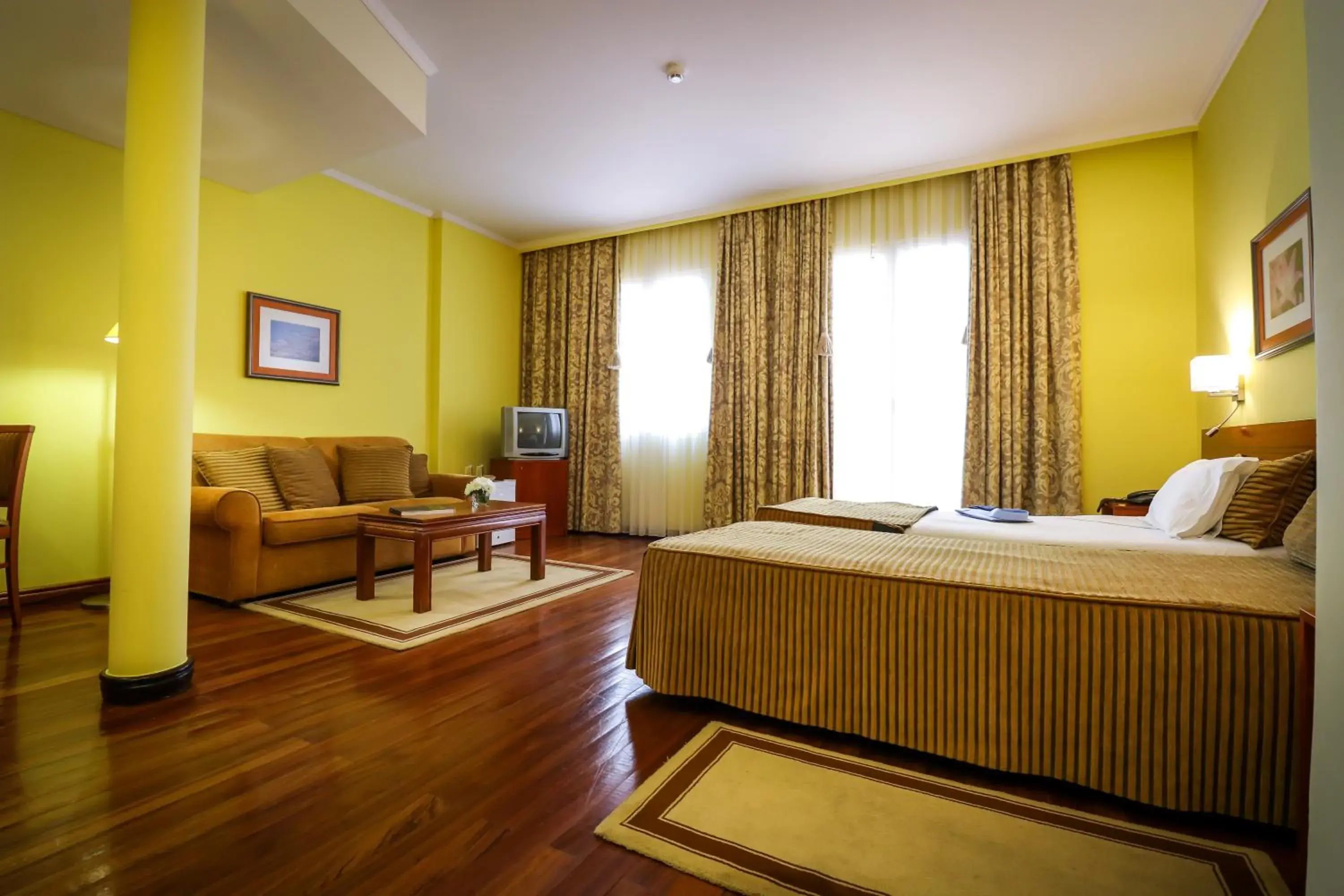 Bedroom in Hotel Camoes