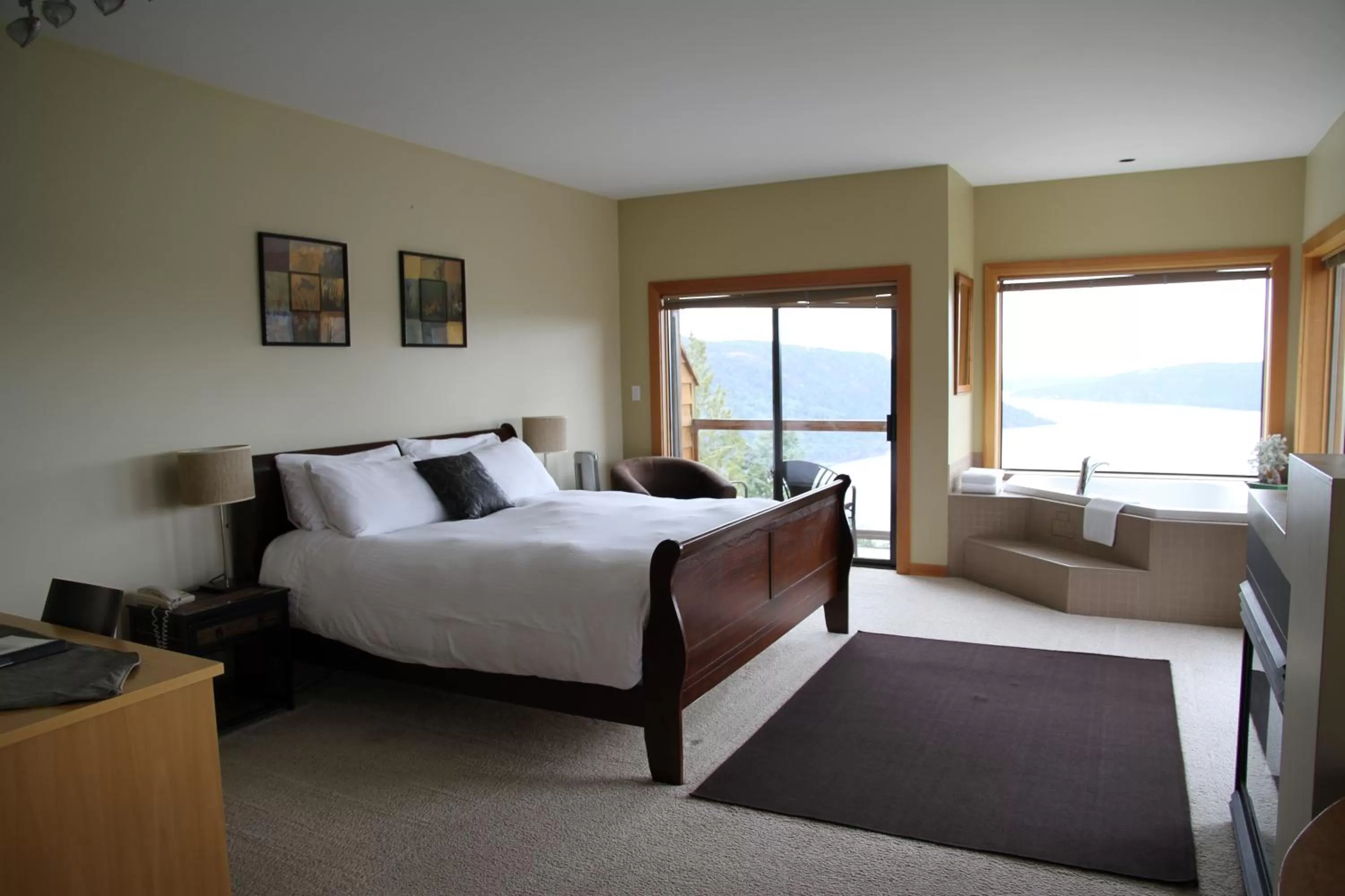 Bed in Moon Water Lodge