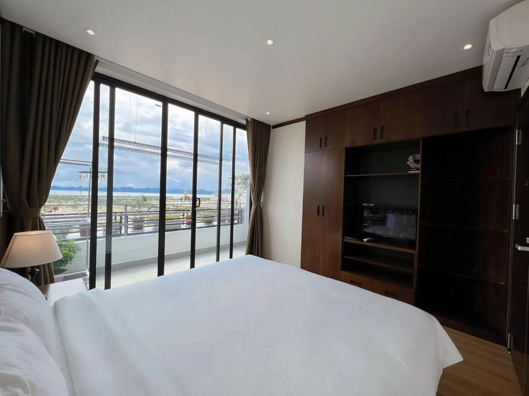 Bed in Elysinam Boutique Hotel Ha Long