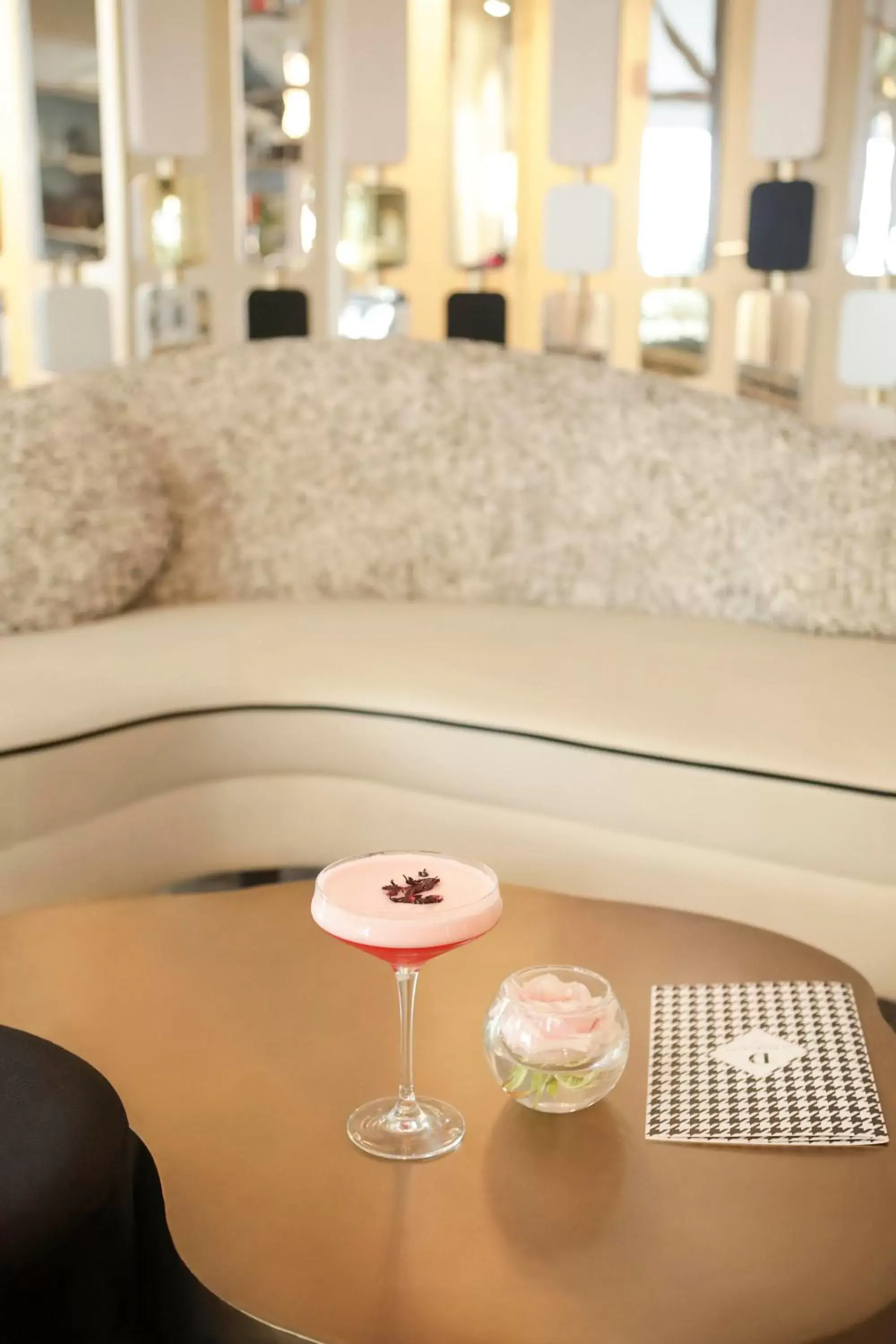 Lounge or bar in Hôtel le Derby Alma by Inwood Hotels