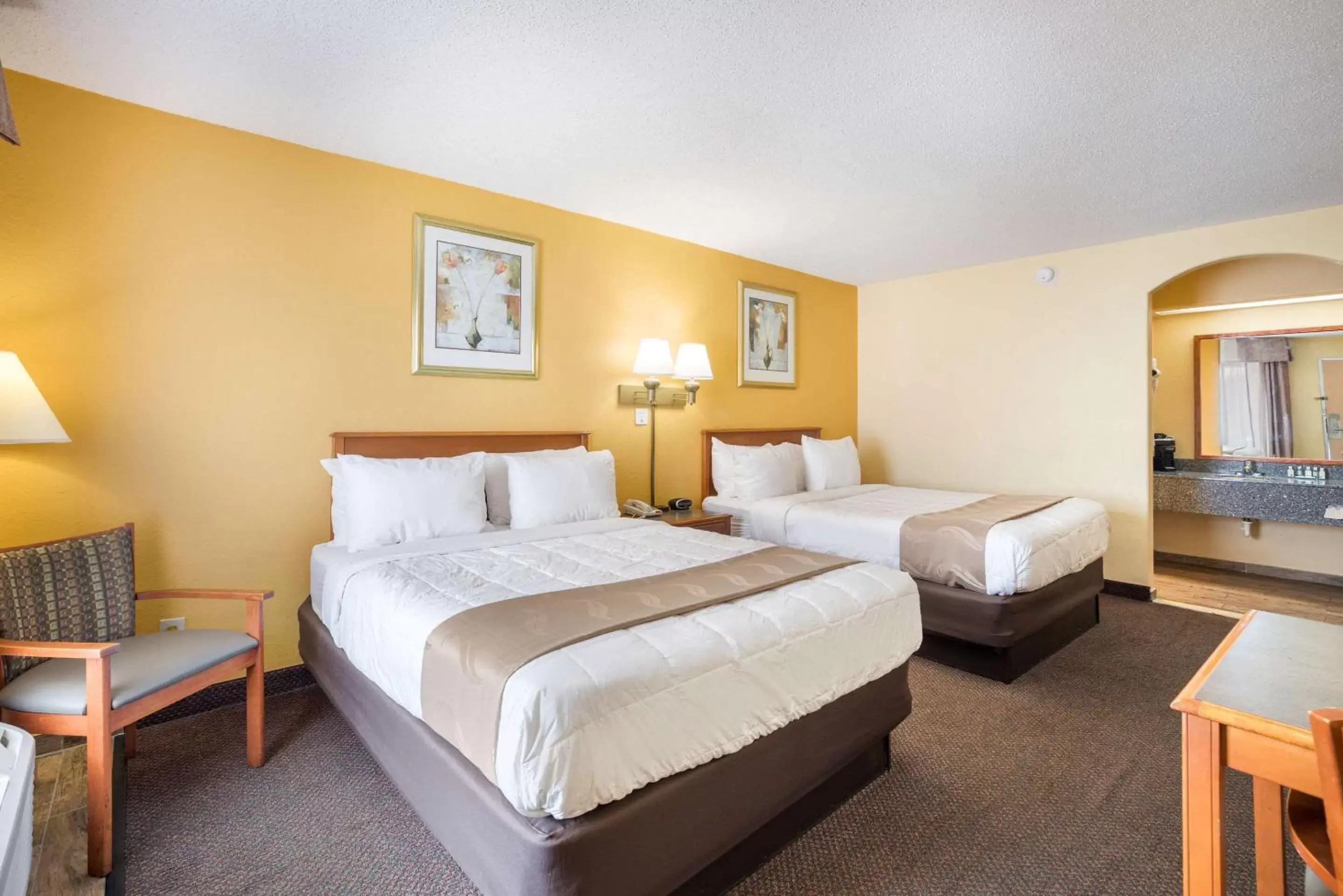 Standard Queen Room with Two Queen Beds - Non-Smoking in Quality Inn White Springs Suwanee