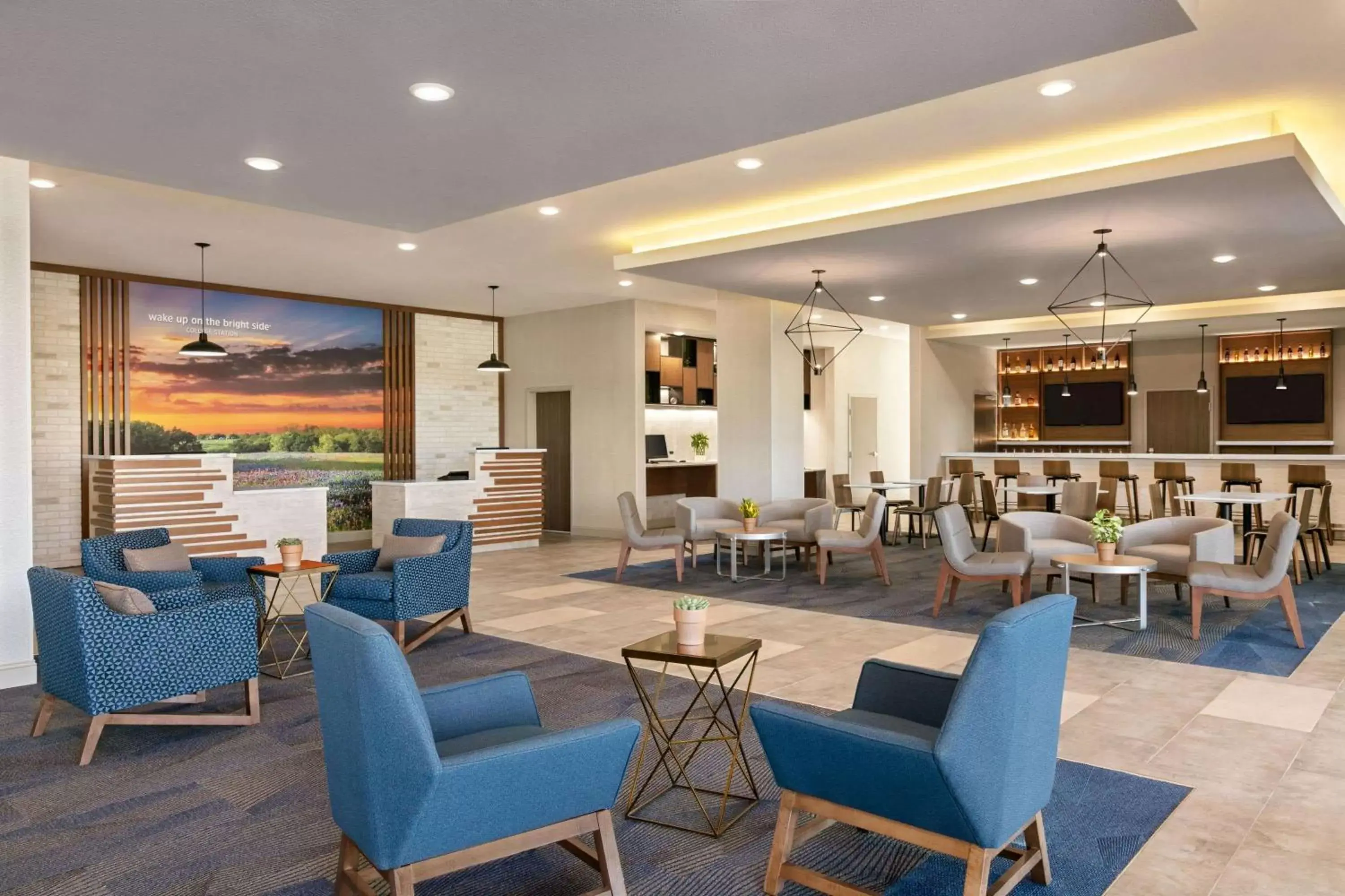 Lobby or reception, Restaurant/Places to Eat in La Quinta Inn & Suites by Wyndham College Station North