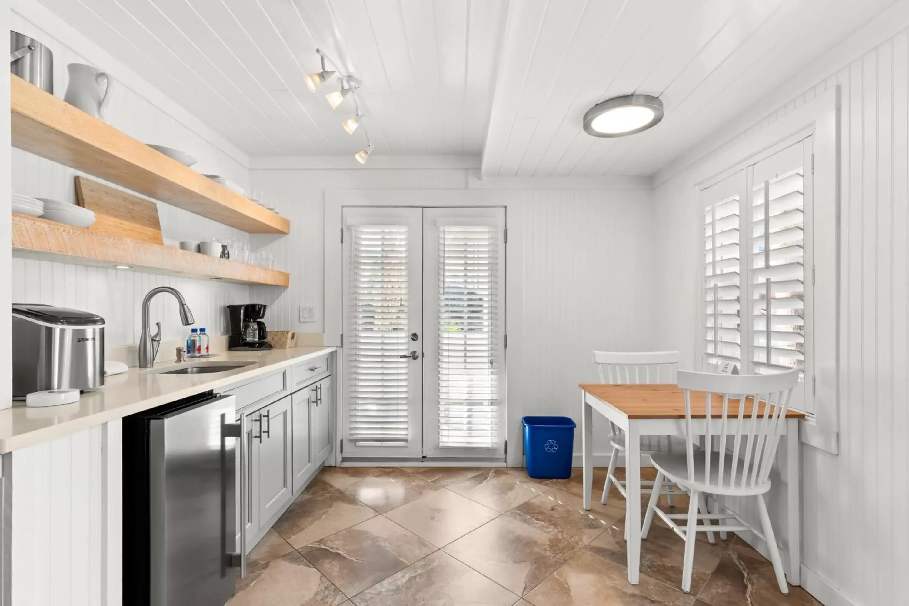 Kitchen or kitchenette, Kitchen/Kitchenette in Inn on the Beach