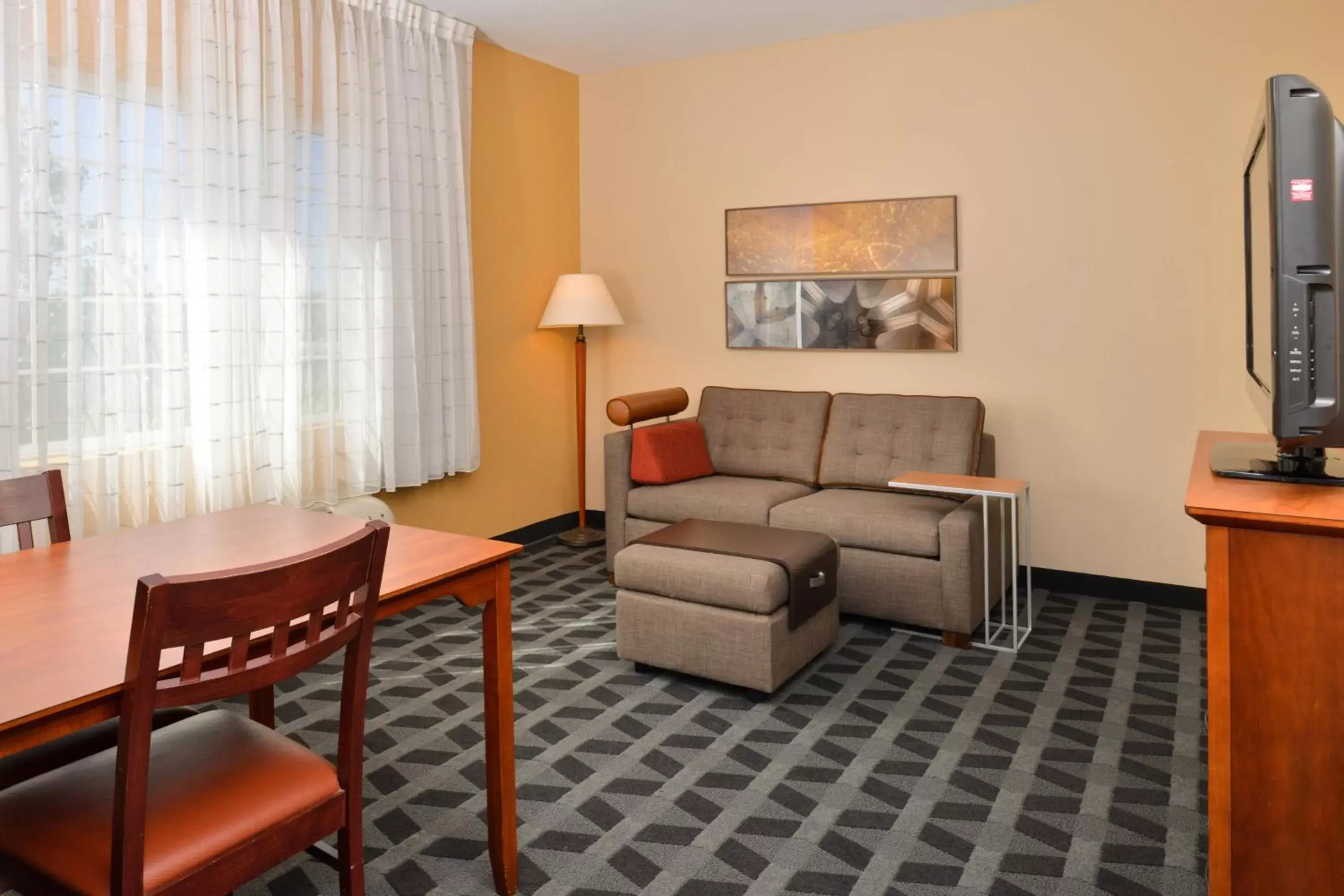 Living room, Seating Area in TownePlace Suites Sacramento Cal Expo