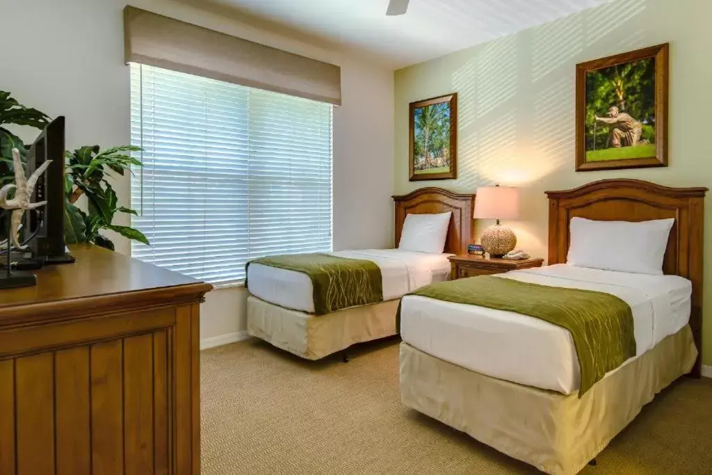 Bed in GreenLinks Golf Villas at Lely Resort