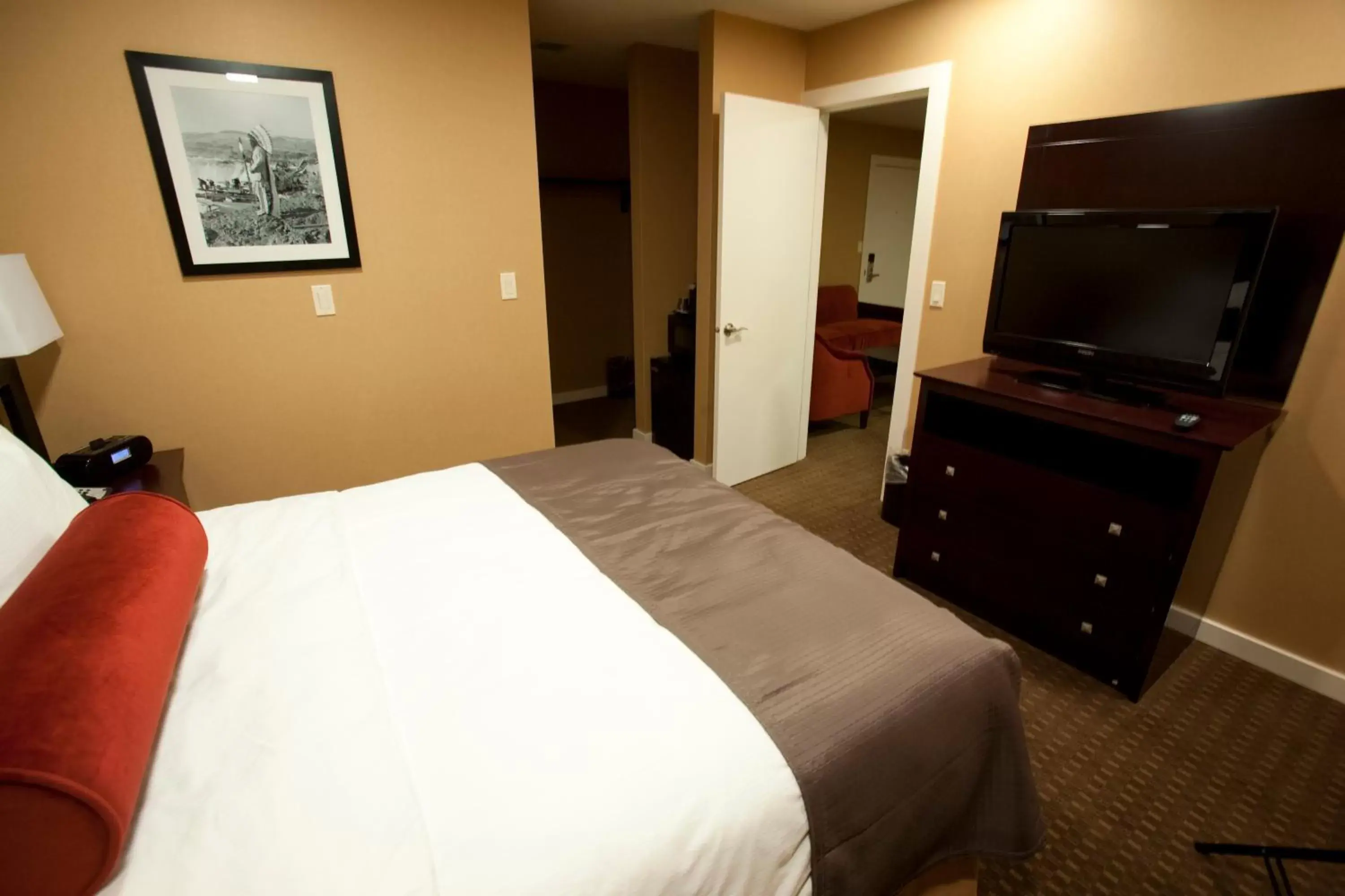 Photo of the whole room, Bed in Celilo Inn