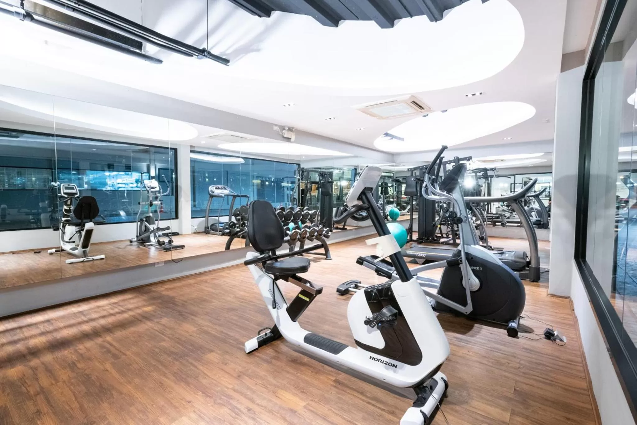 Fitness centre/facilities in S Ratchada Leisure Hotel