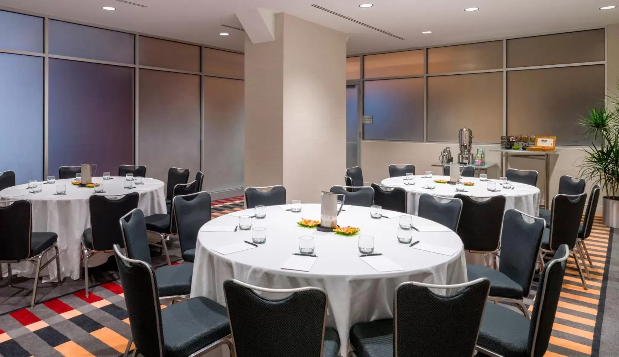Meeting/conference room, Restaurant/Places to Eat in Loews Philadelphia Hotel