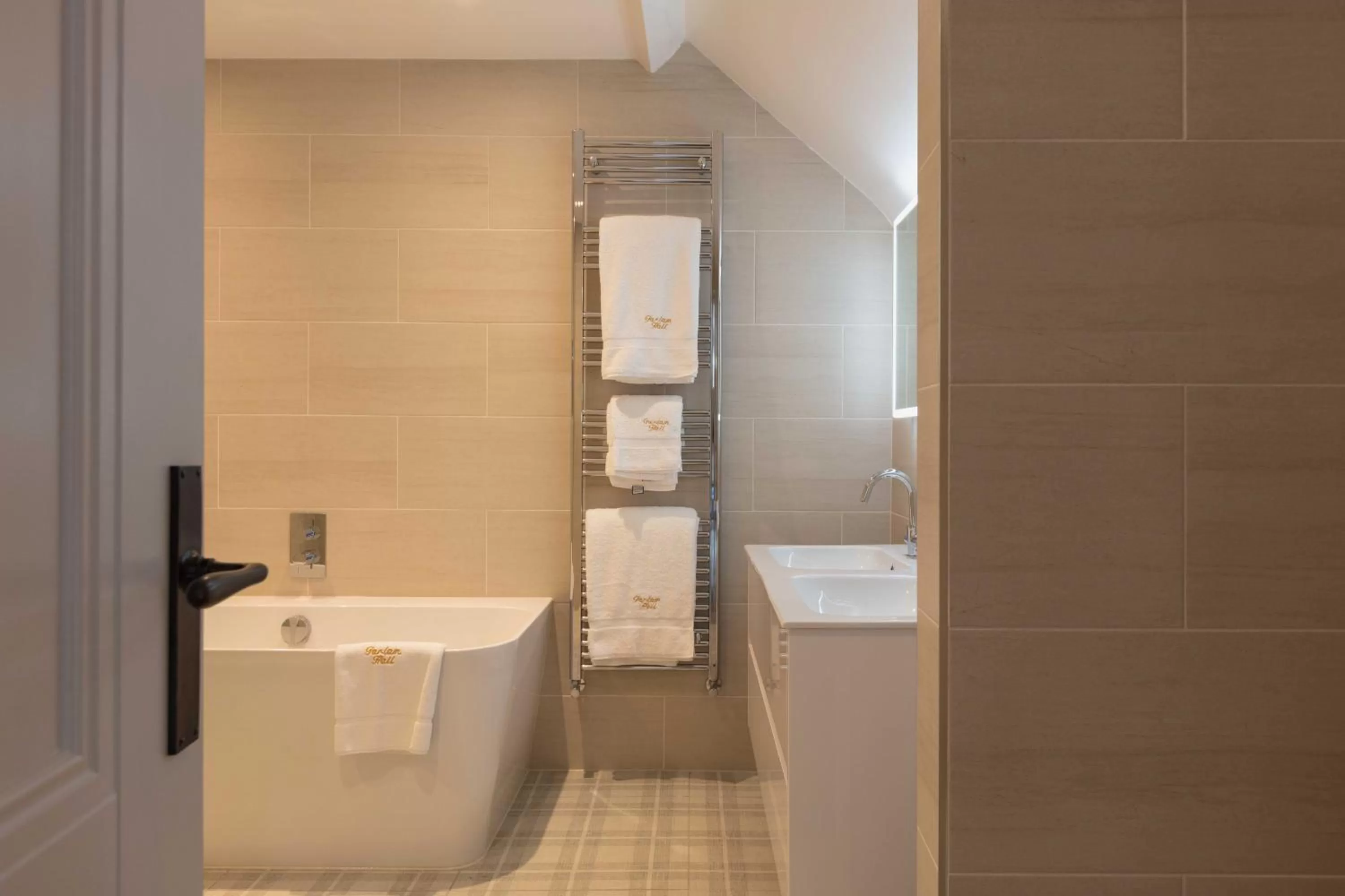 Bathroom in Farlam Hall Hotel & Restaurant