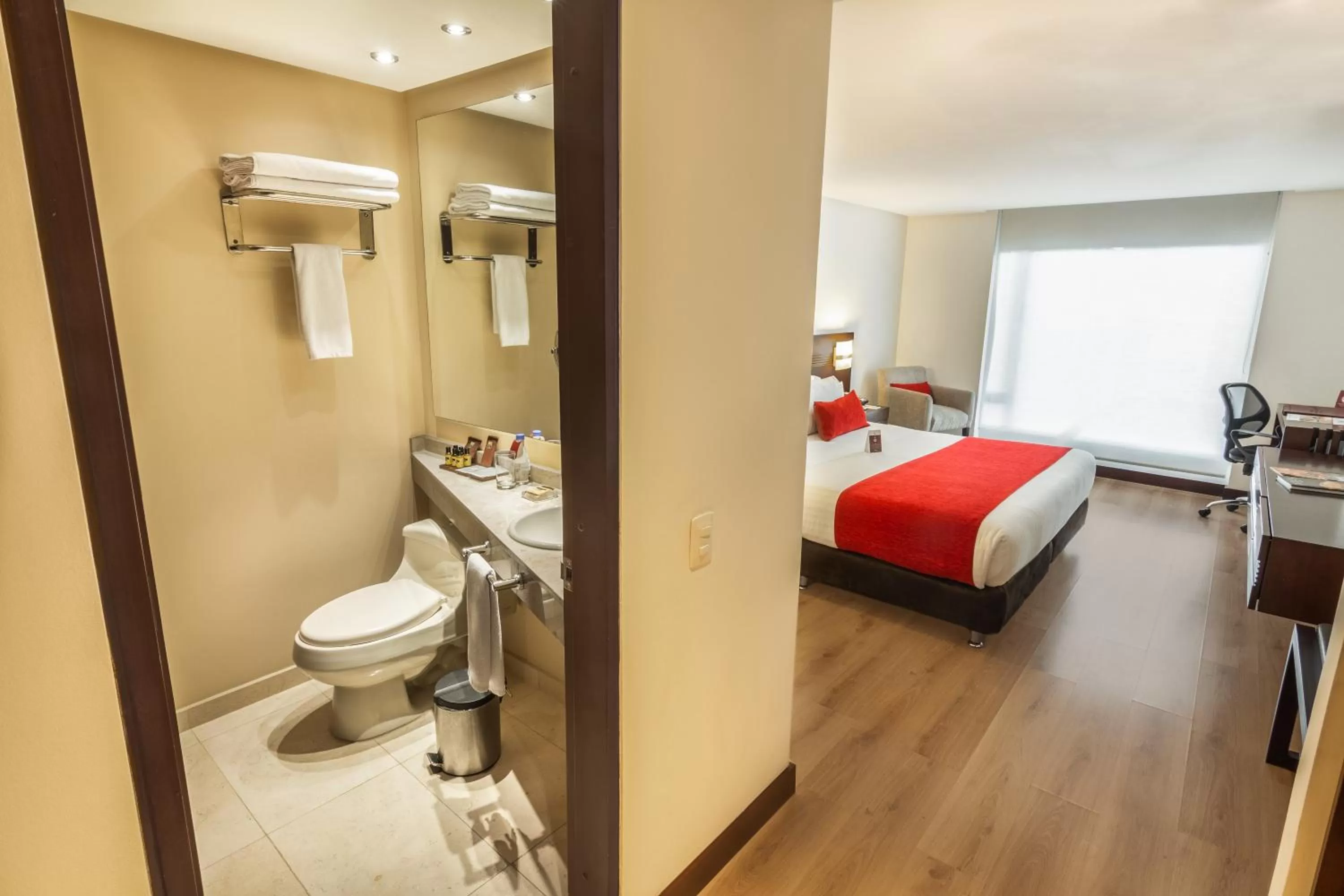 Bed in Best Western Plus 93 Park Hotel