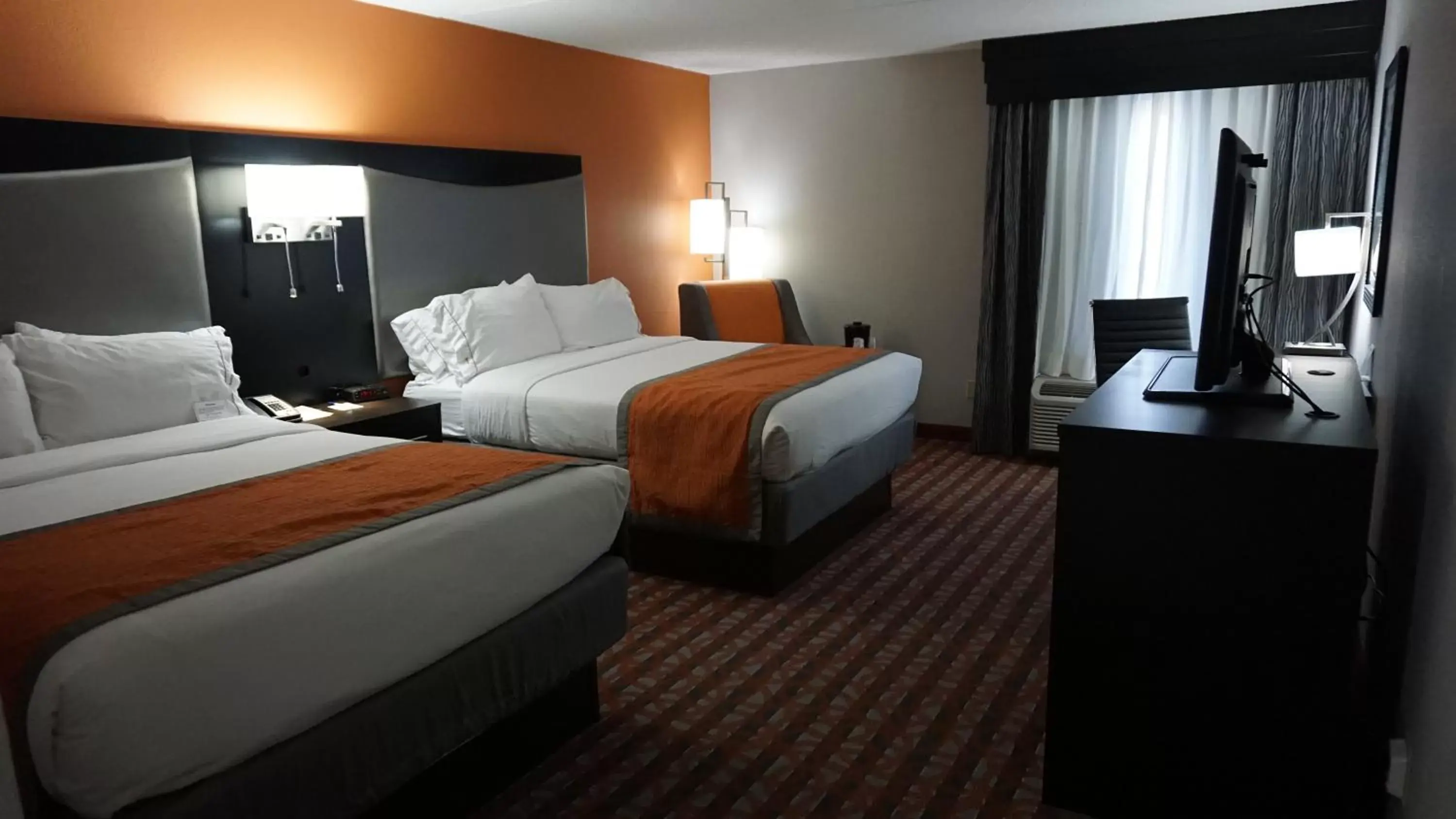 Bed, Room Photo in Holiday Inn Express & Suites Nashville Southeast - Antioch, an IHG Hotel