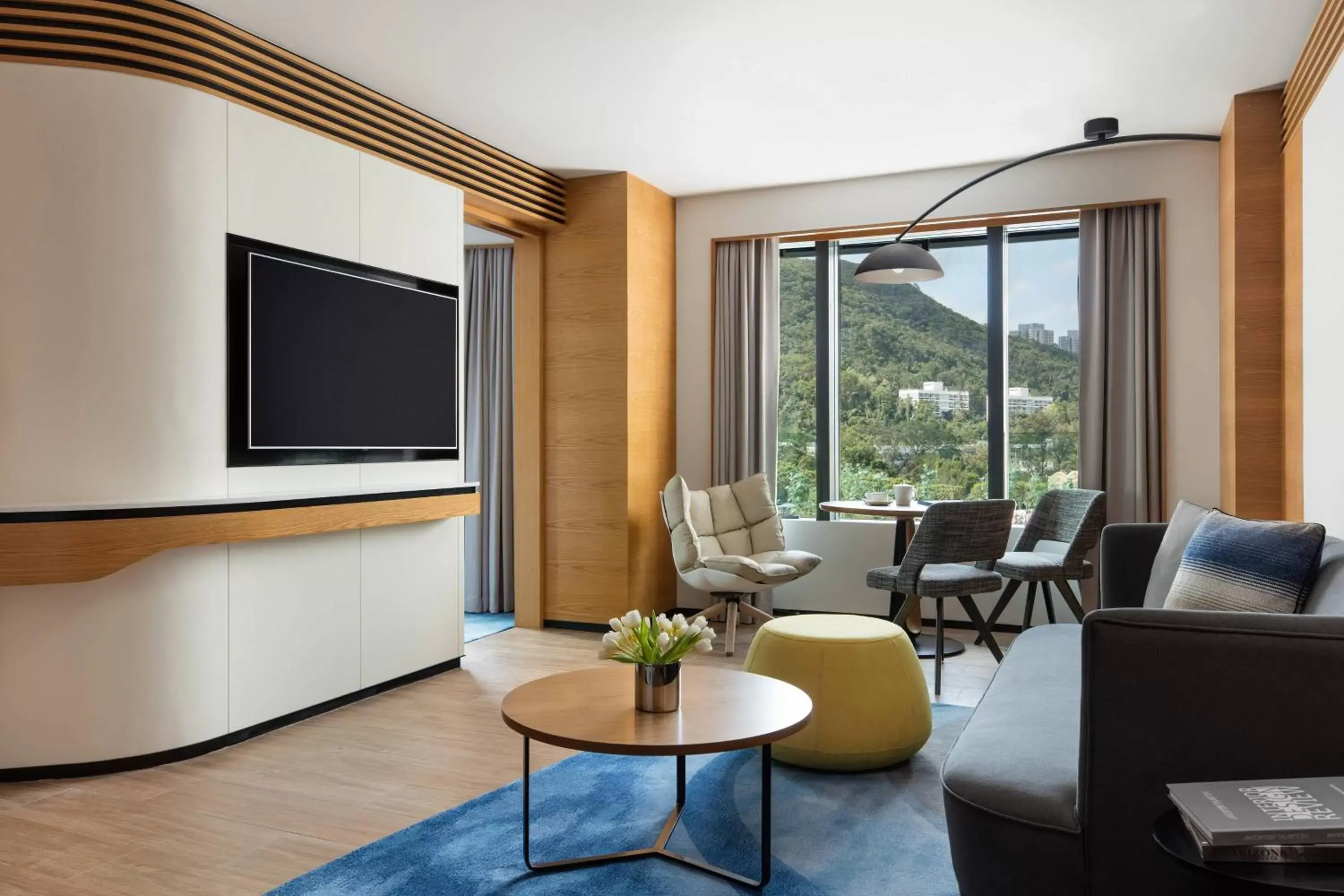 Living room, Seating Area in Hong Kong Ocean Park Marriott Hotel