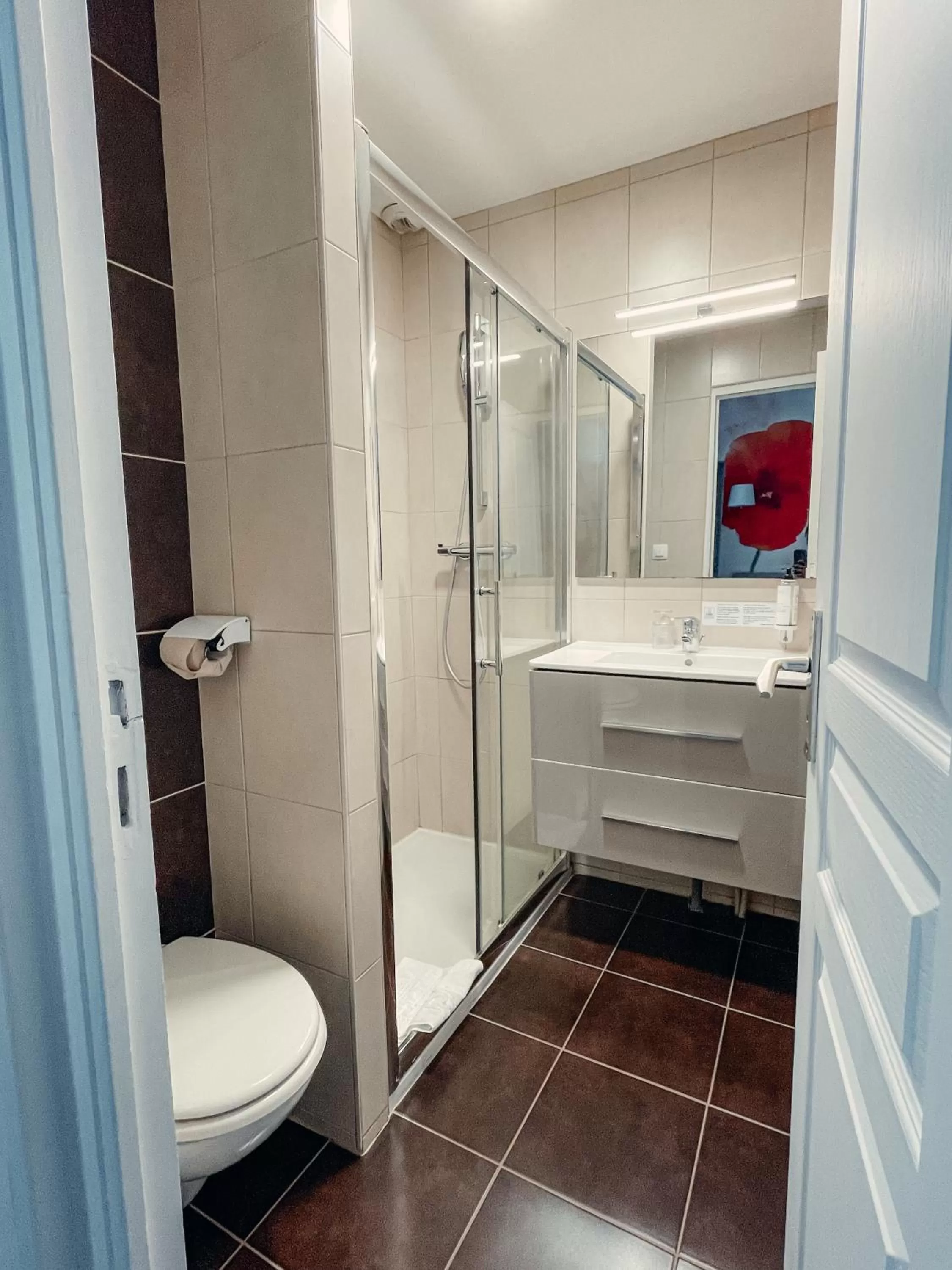 Bathroom in Garden Hotel Rennes Centre Gare