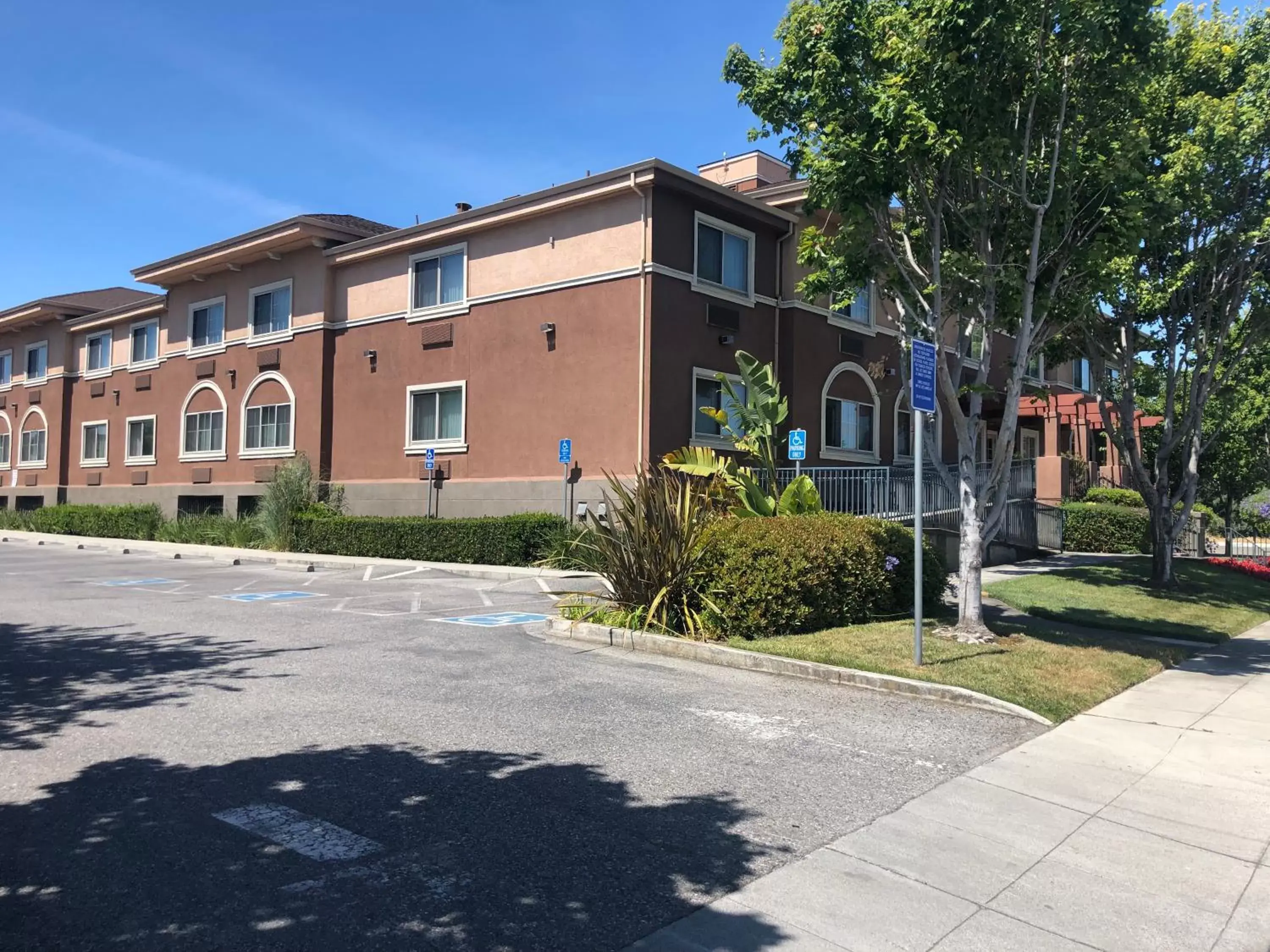 Property Building in Hotel Fairchild Property Building in Hotel Fairchild